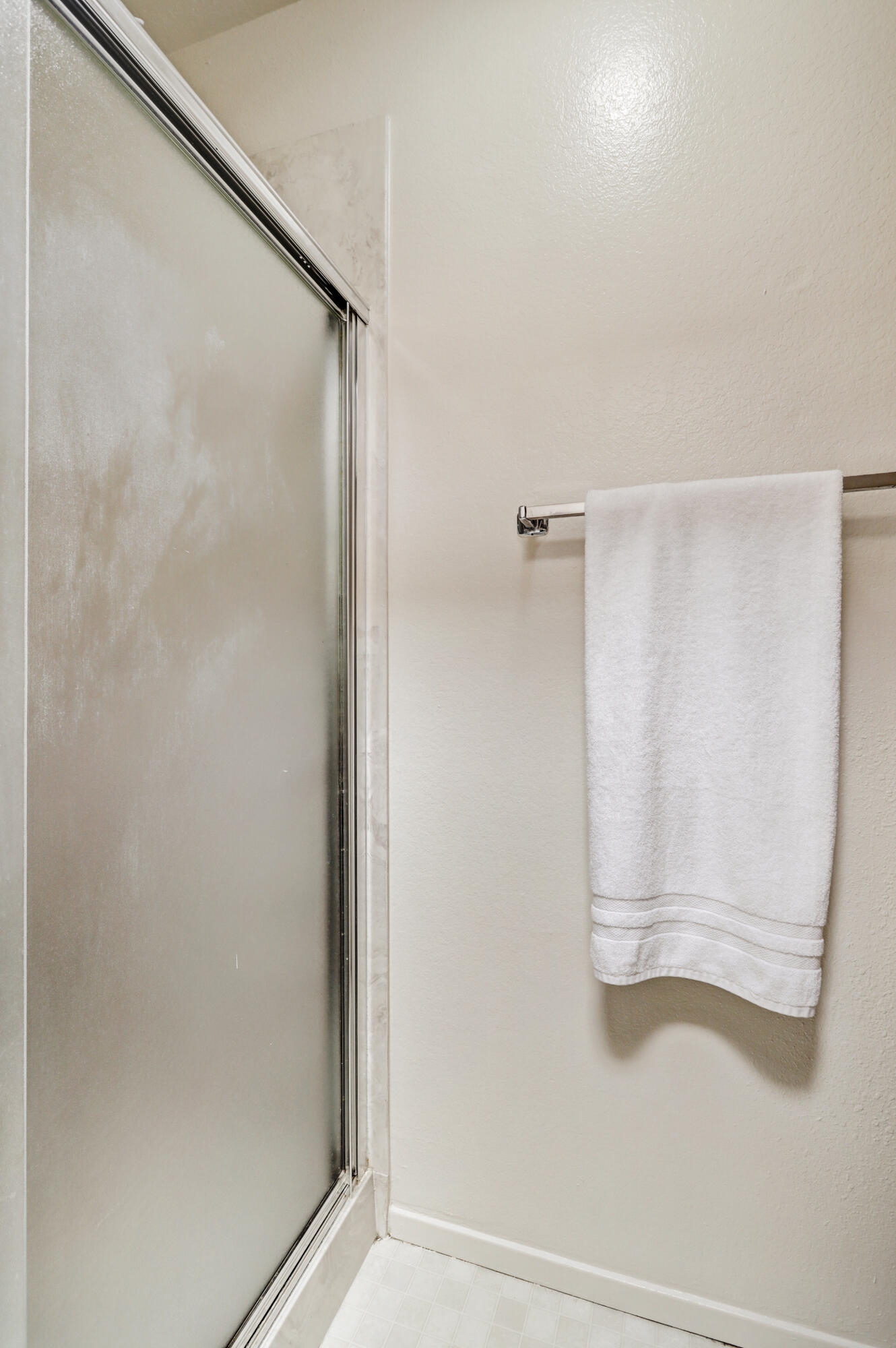 Photo 9 — 7212 Leslynne Drive NE