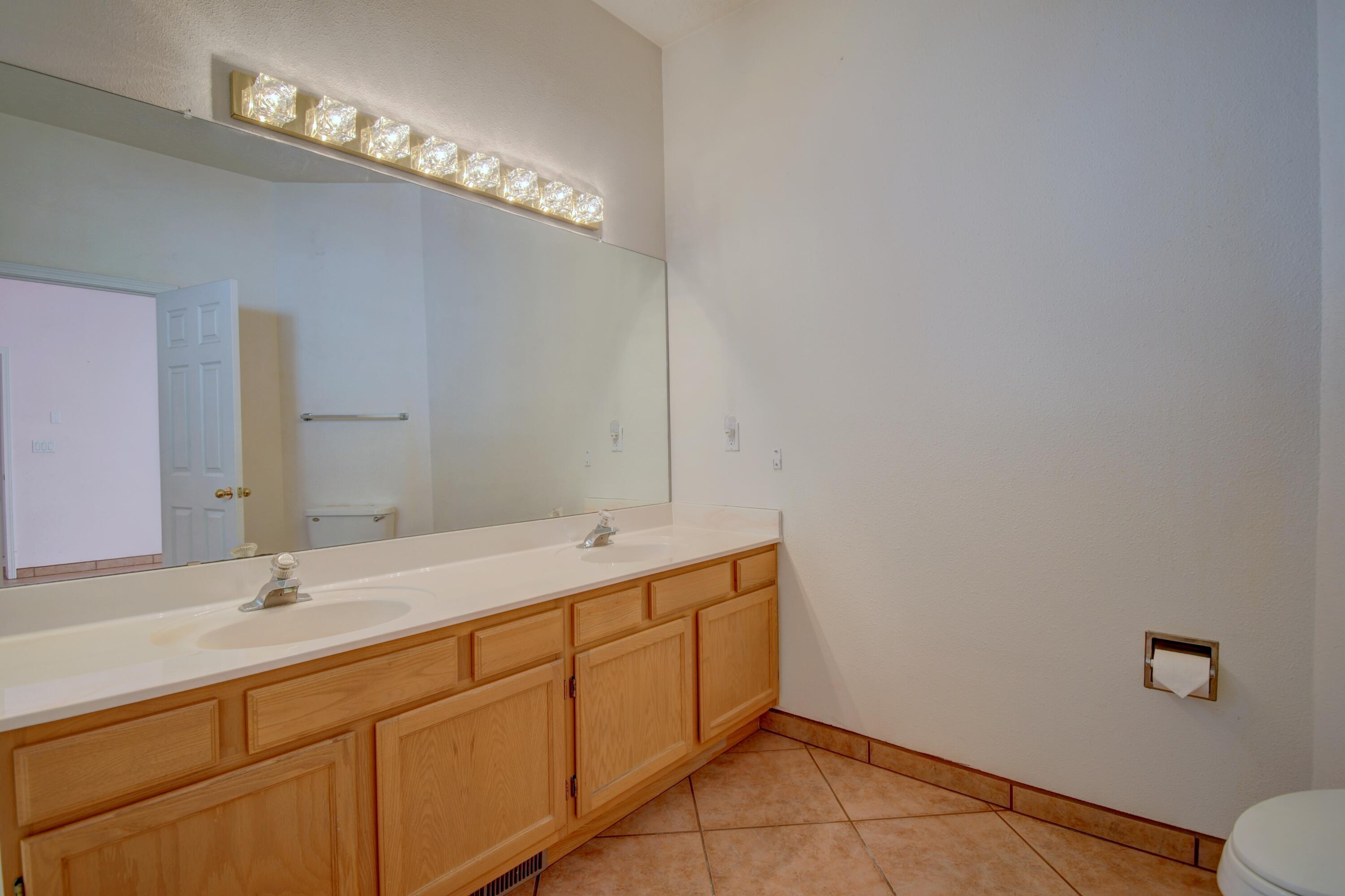 Photo 10 — 11936 Oryx Place NE