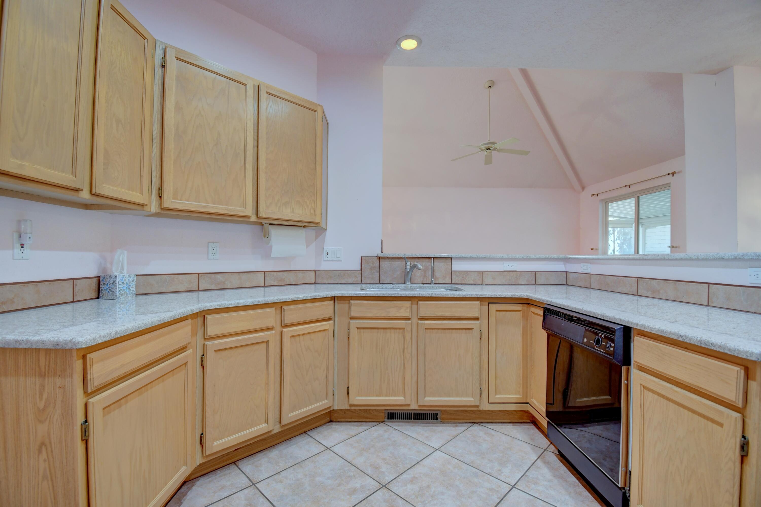 Photo 18 — 11936 Oryx Place NE