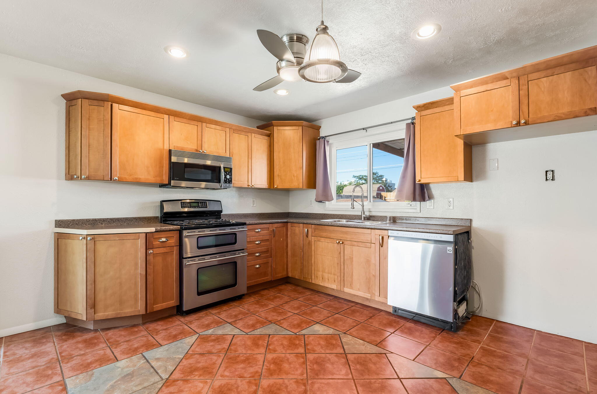 Photo 3 — 2713 San Pablo Street NE