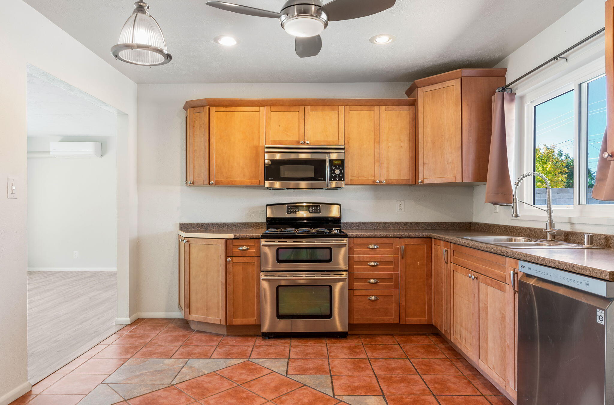 Photo 2 — 2713 San Pablo Street NE