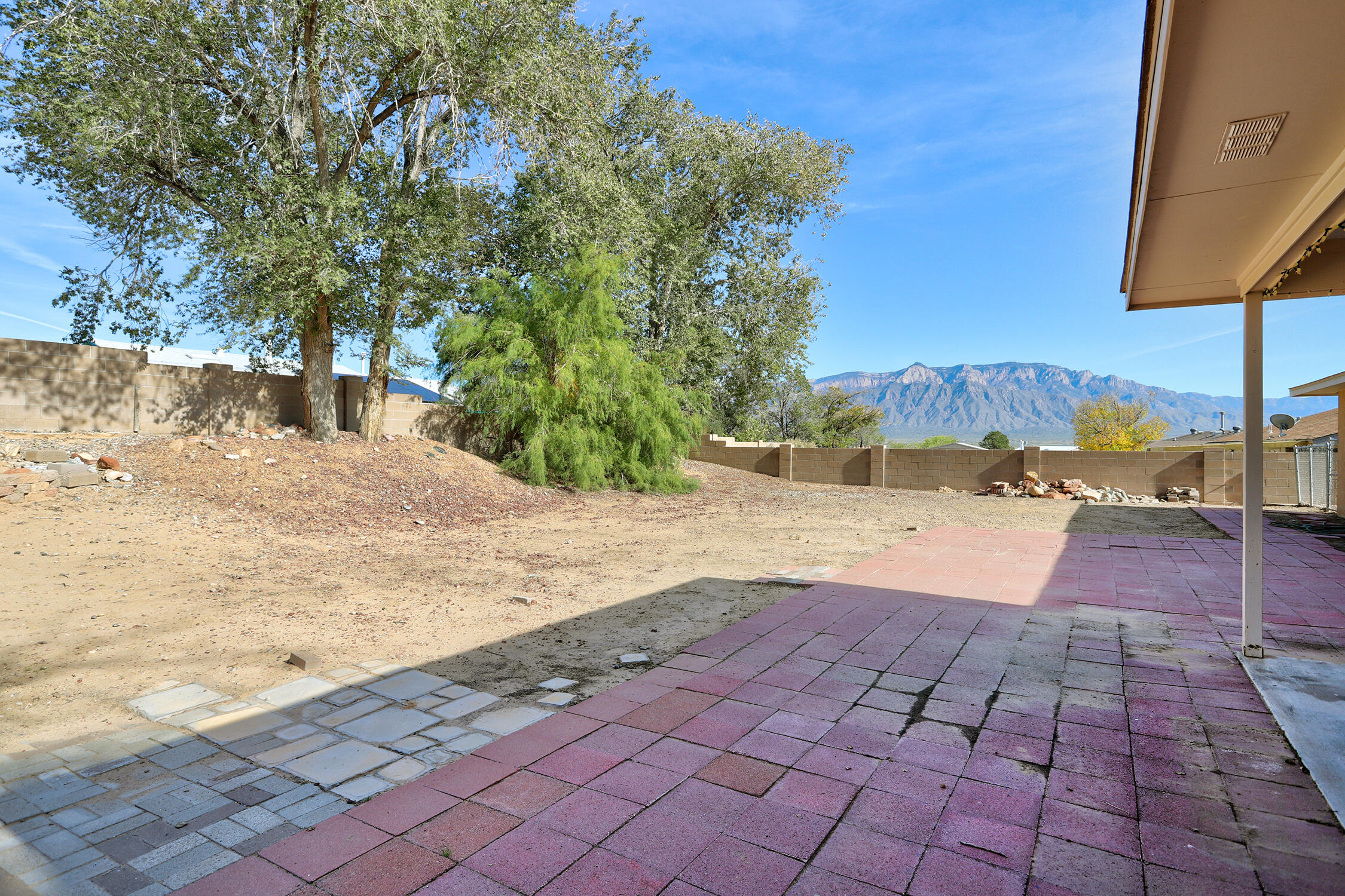 Photo 19 — 1013 Sandia Vista Road NE