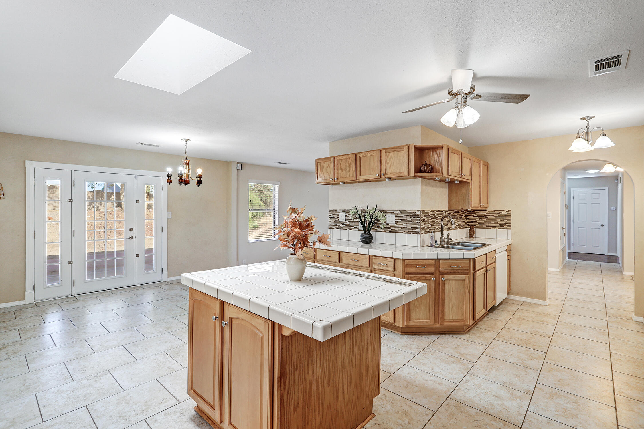 Photo 2 — 1013 Sandia Vista Road NE