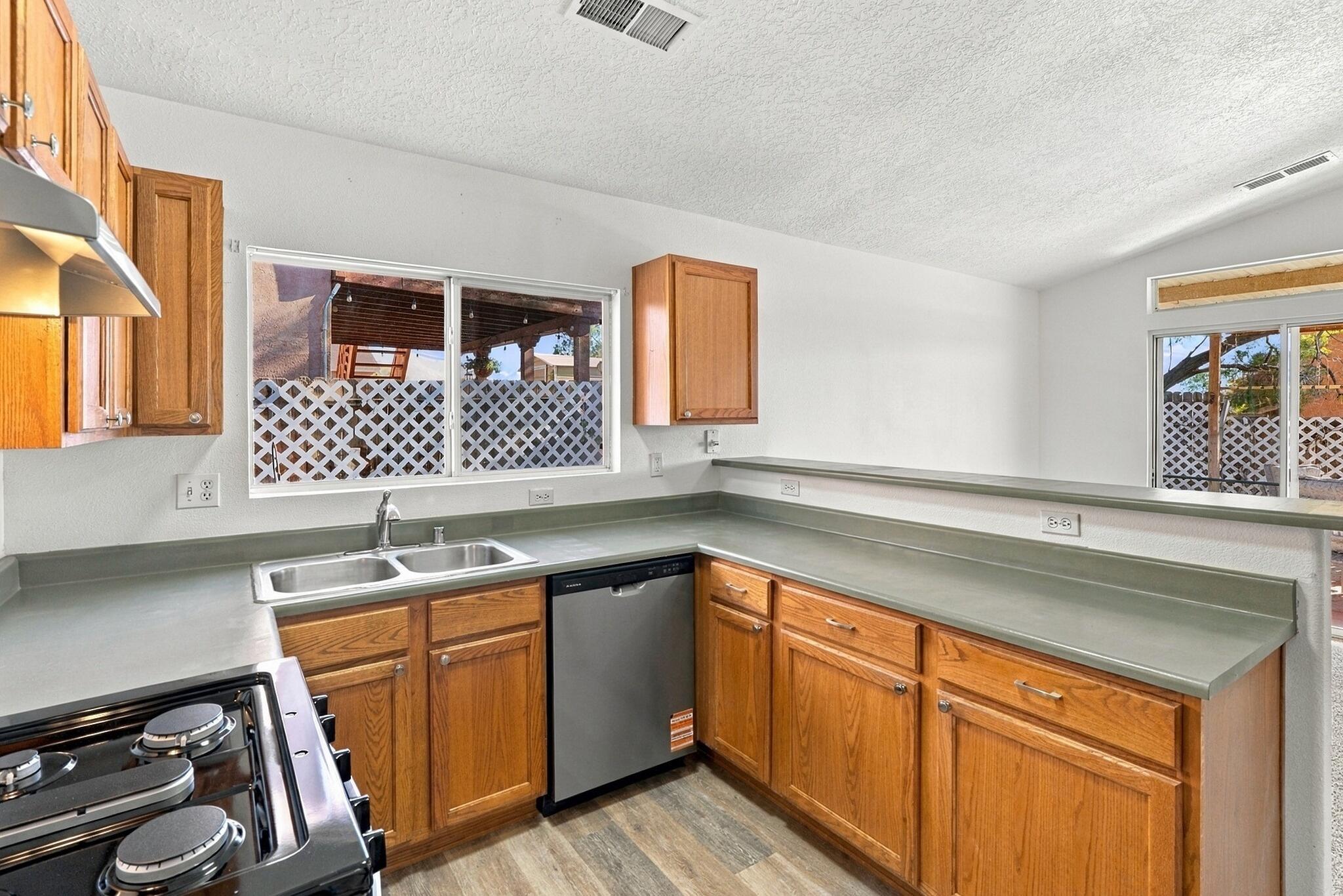 Photo 14 — 4752 Kelly Way NE