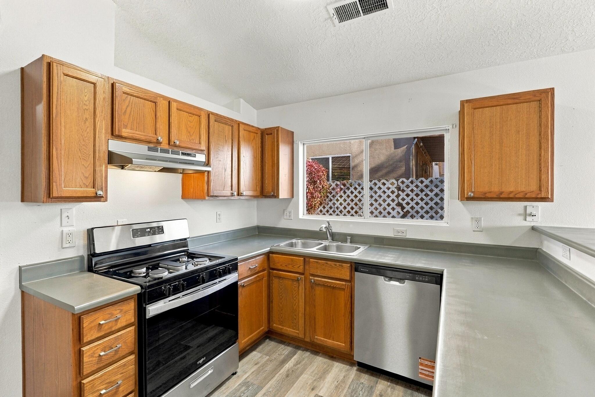 Photo 15 — 4752 Kelly Way NE