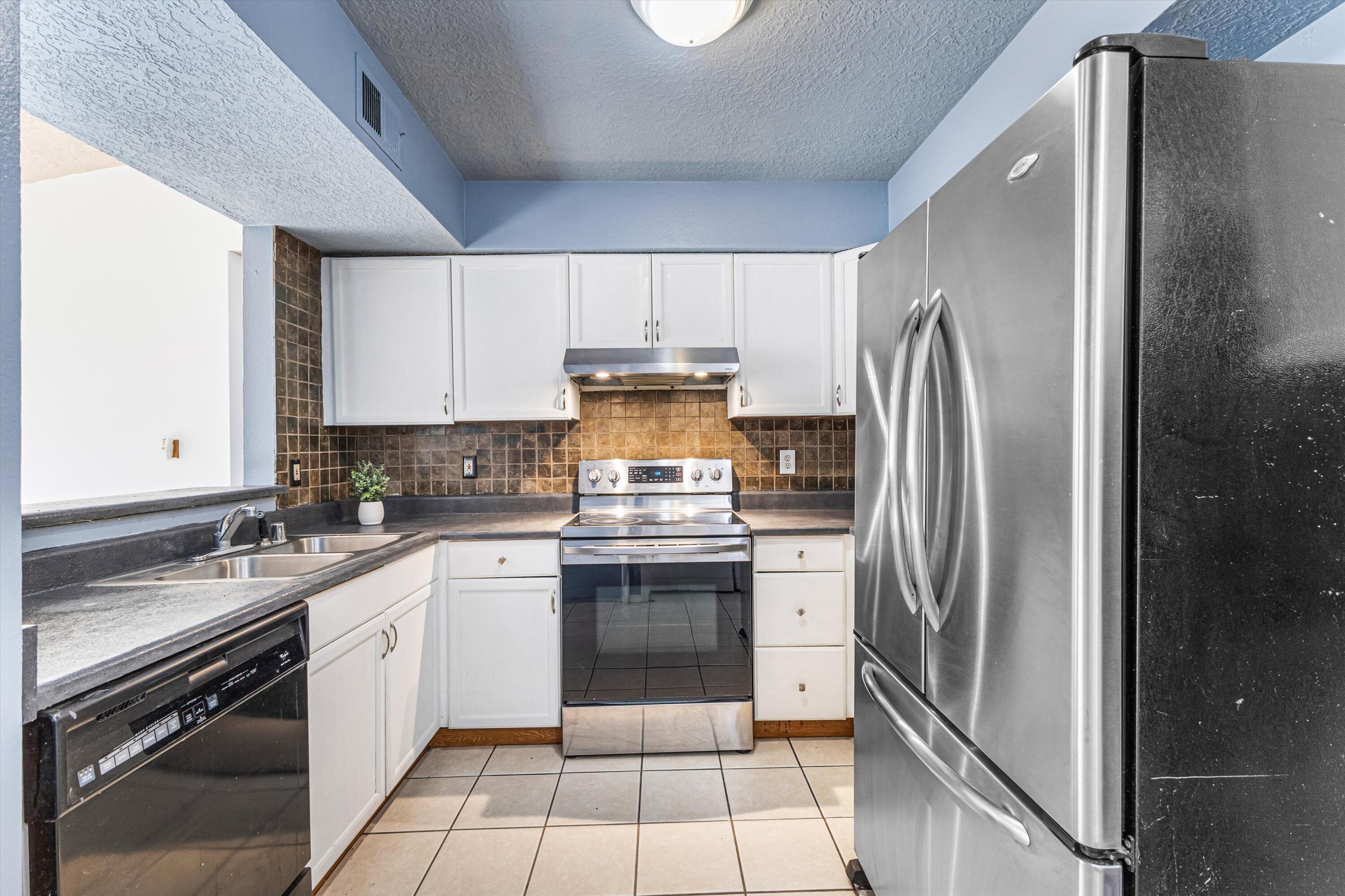Photo 7 — 951 W Sky Street SW