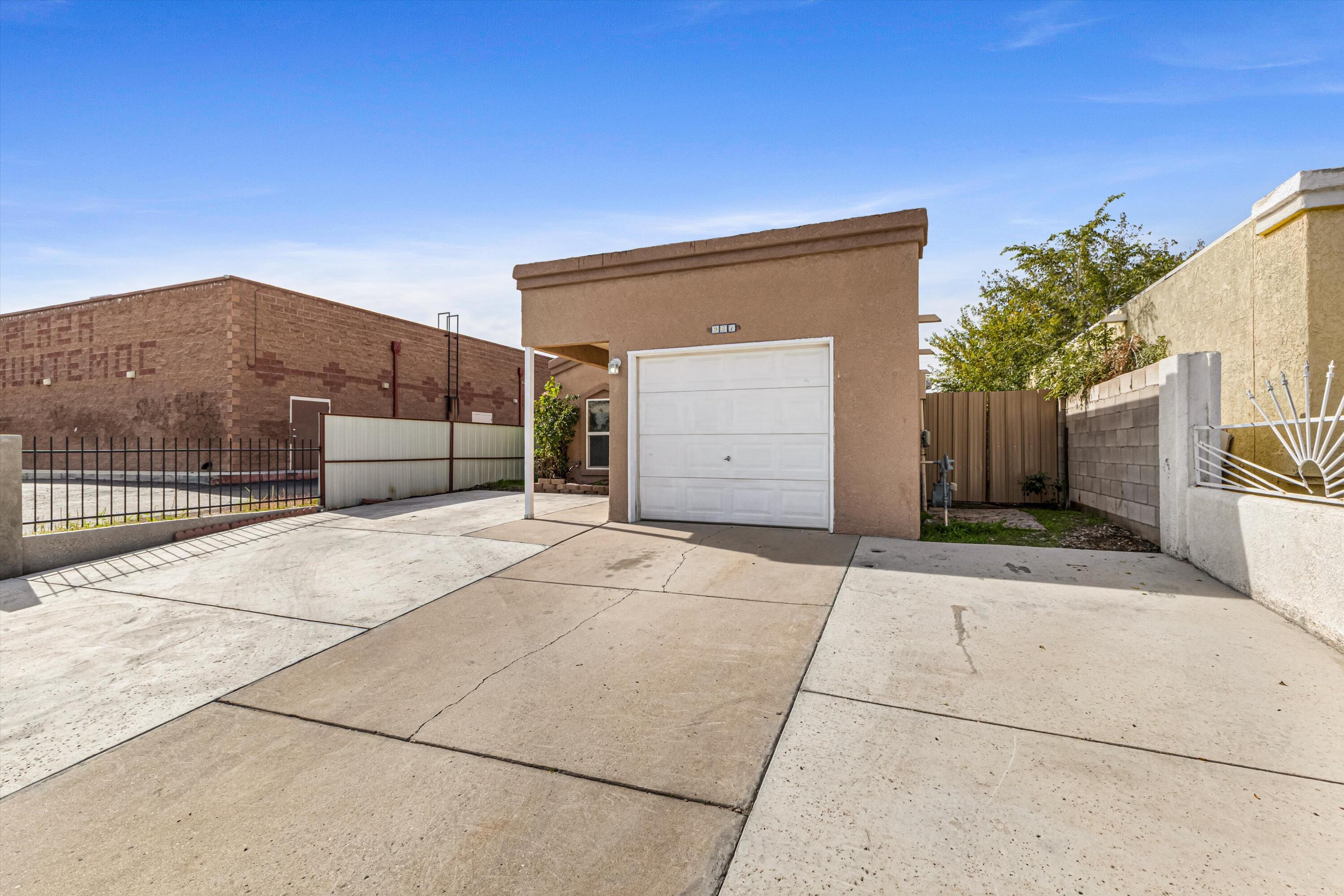 Photo 20 — 951 W Sky Street SW