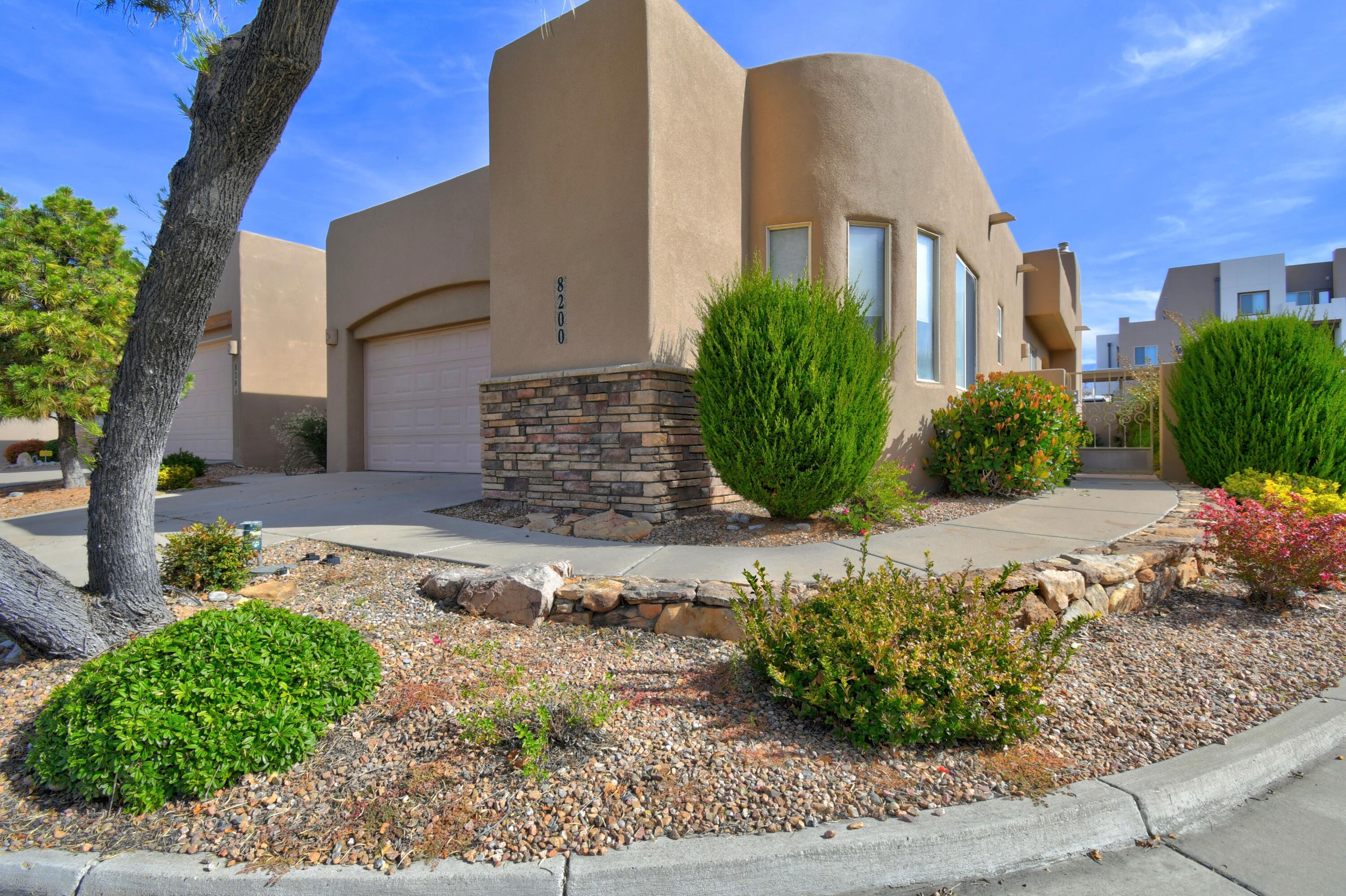 8200 Moon Ridge Trail NE, Albuquerque, NM 87122