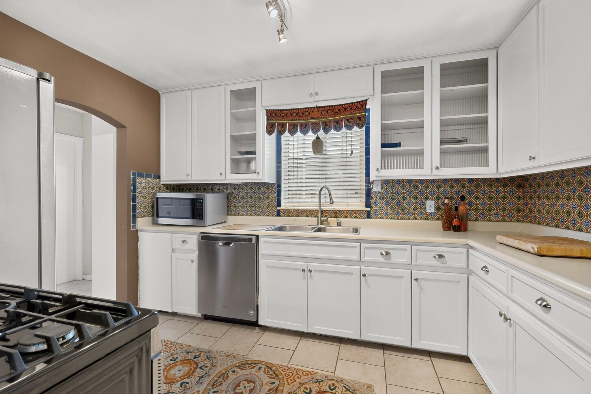 Photo 20 — 608 Amherst Drive SE