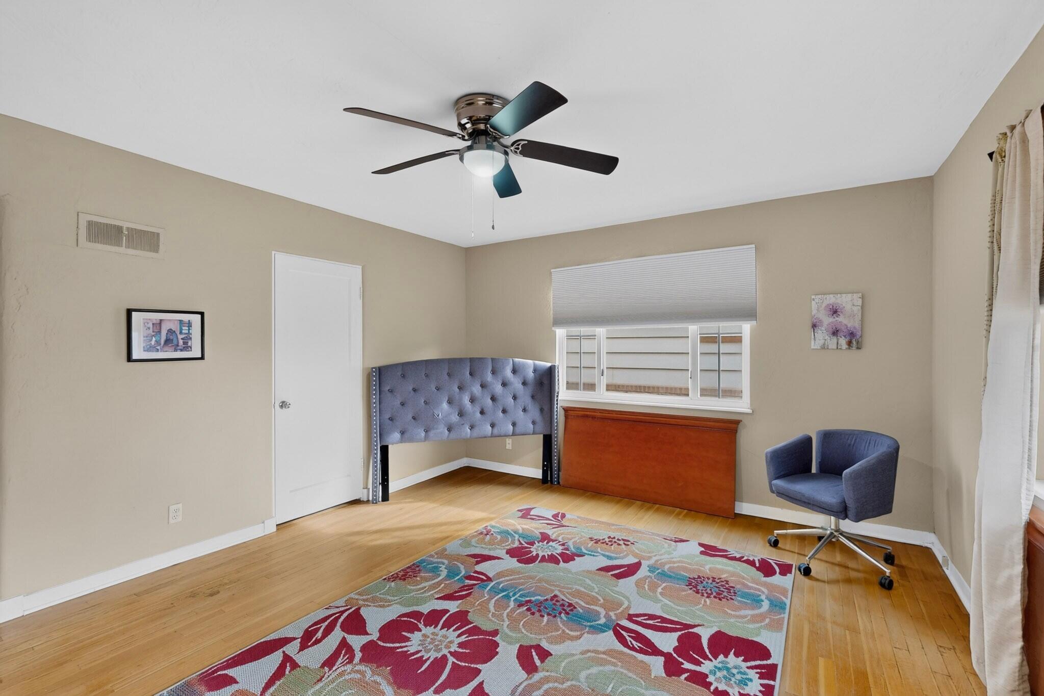 Photo 8 — 608 Amherst Drive SE