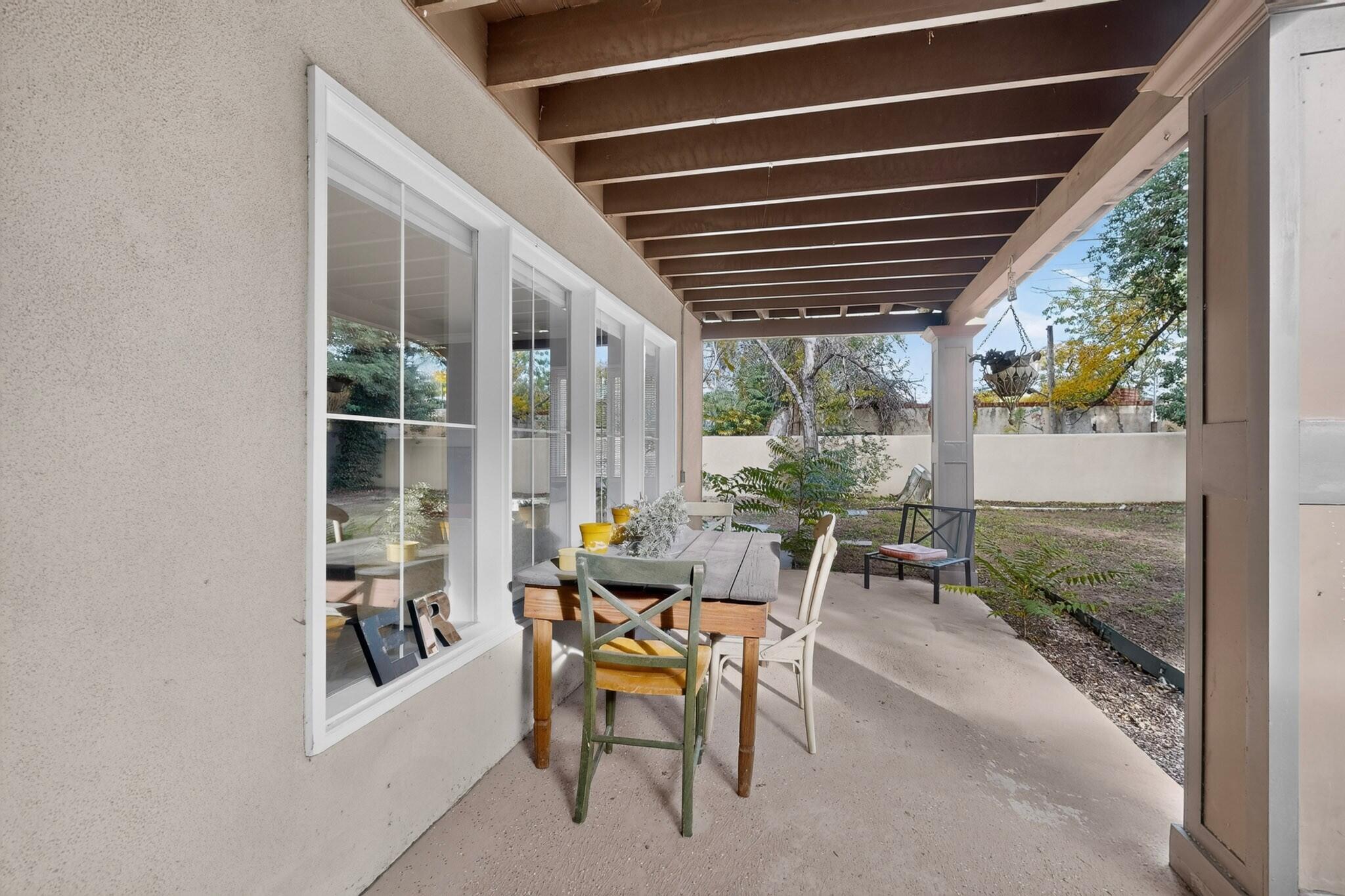 Photo 11 — 608 Amherst Drive SE