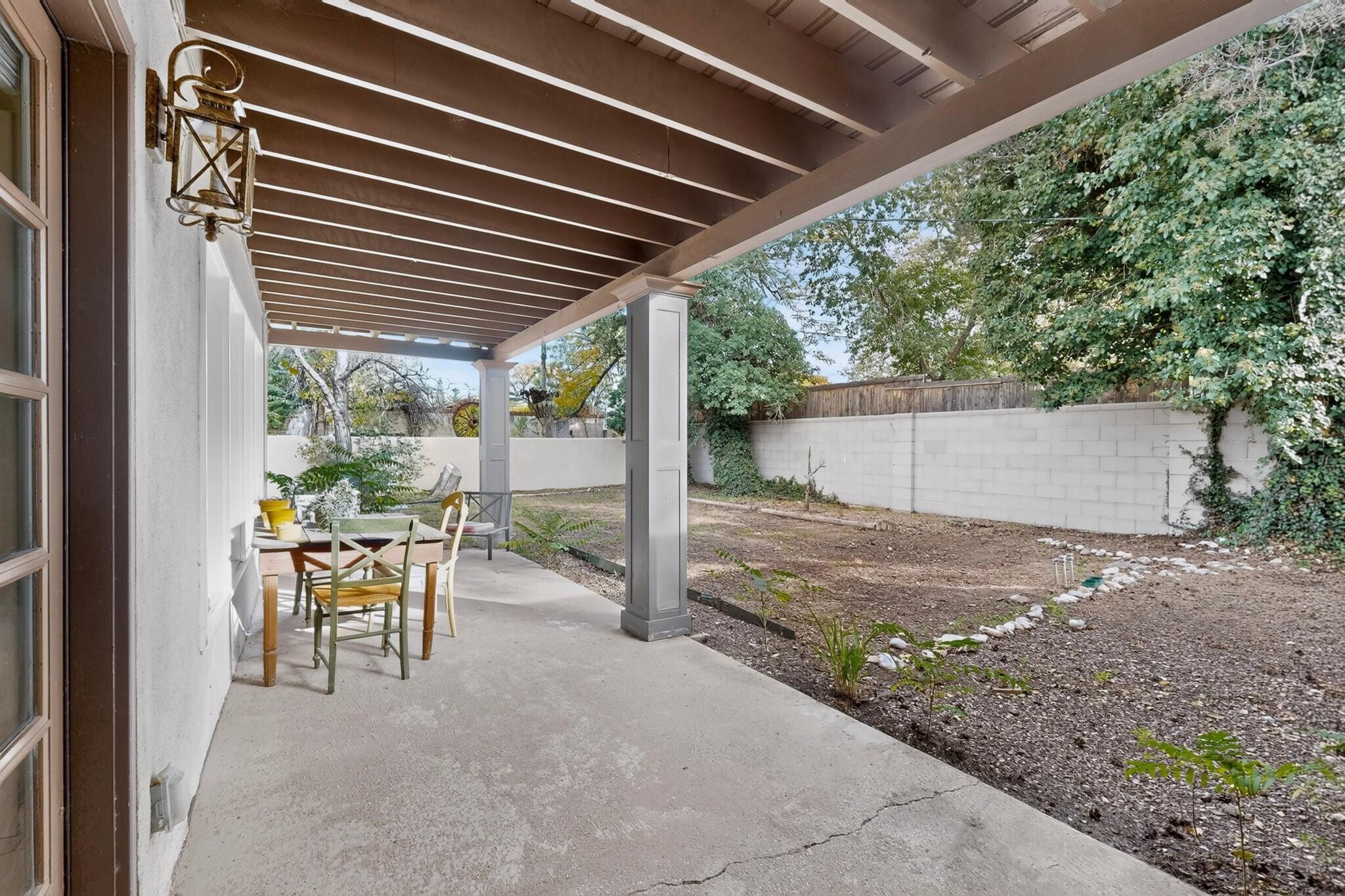 Photo 12 — 608 Amherst Drive SE