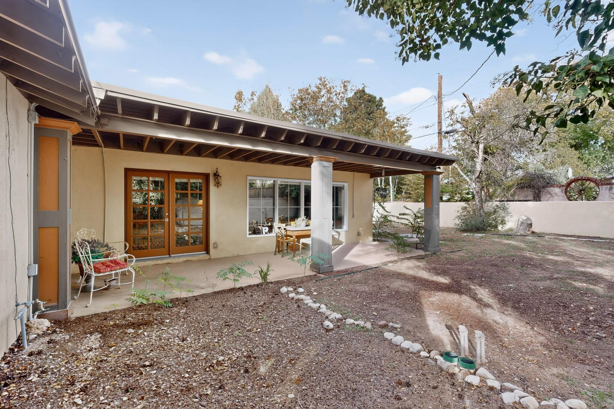 Photo 13 — 608 Amherst Drive SE
