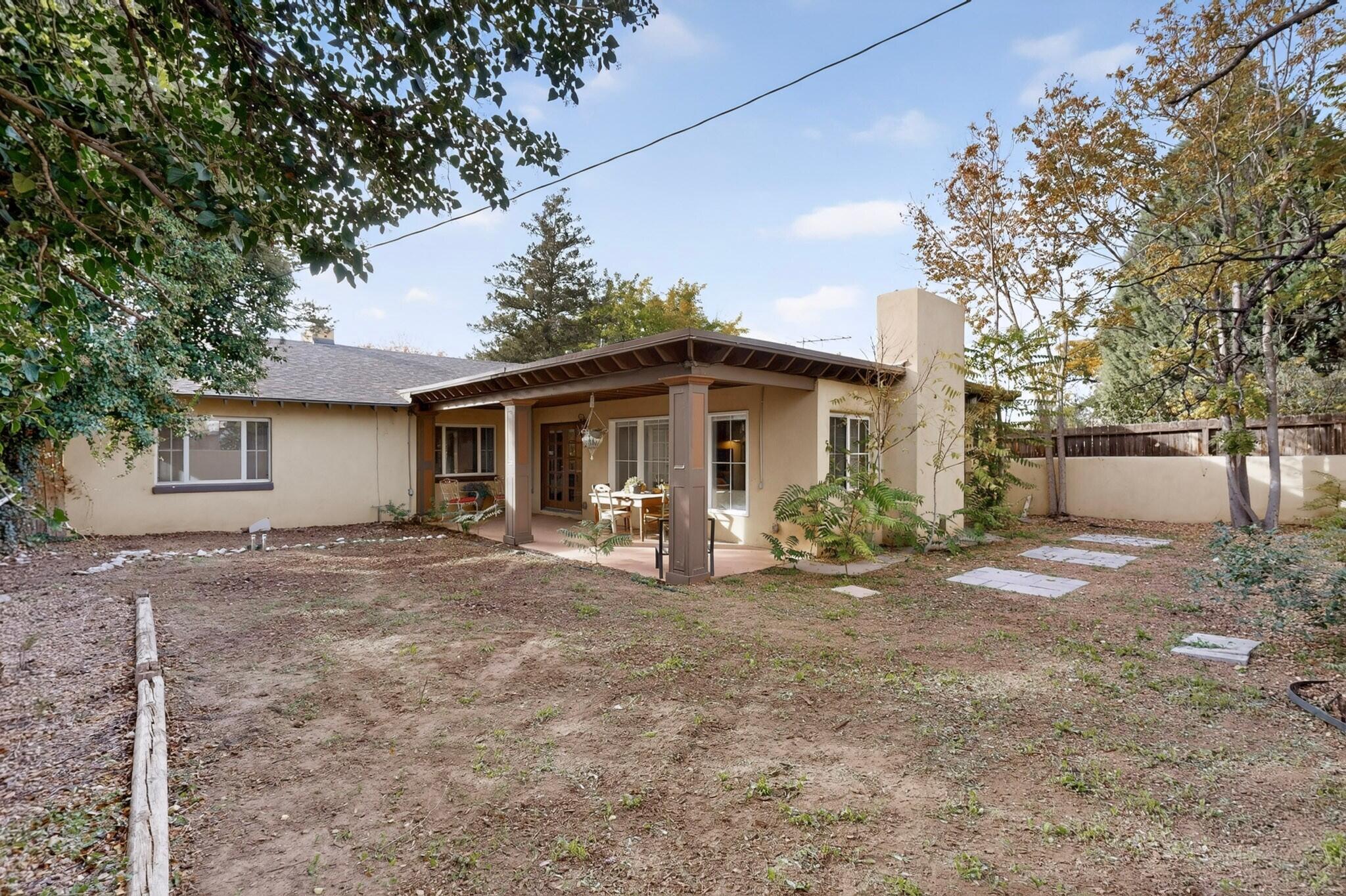 Photo 15 — 608 Amherst Drive SE