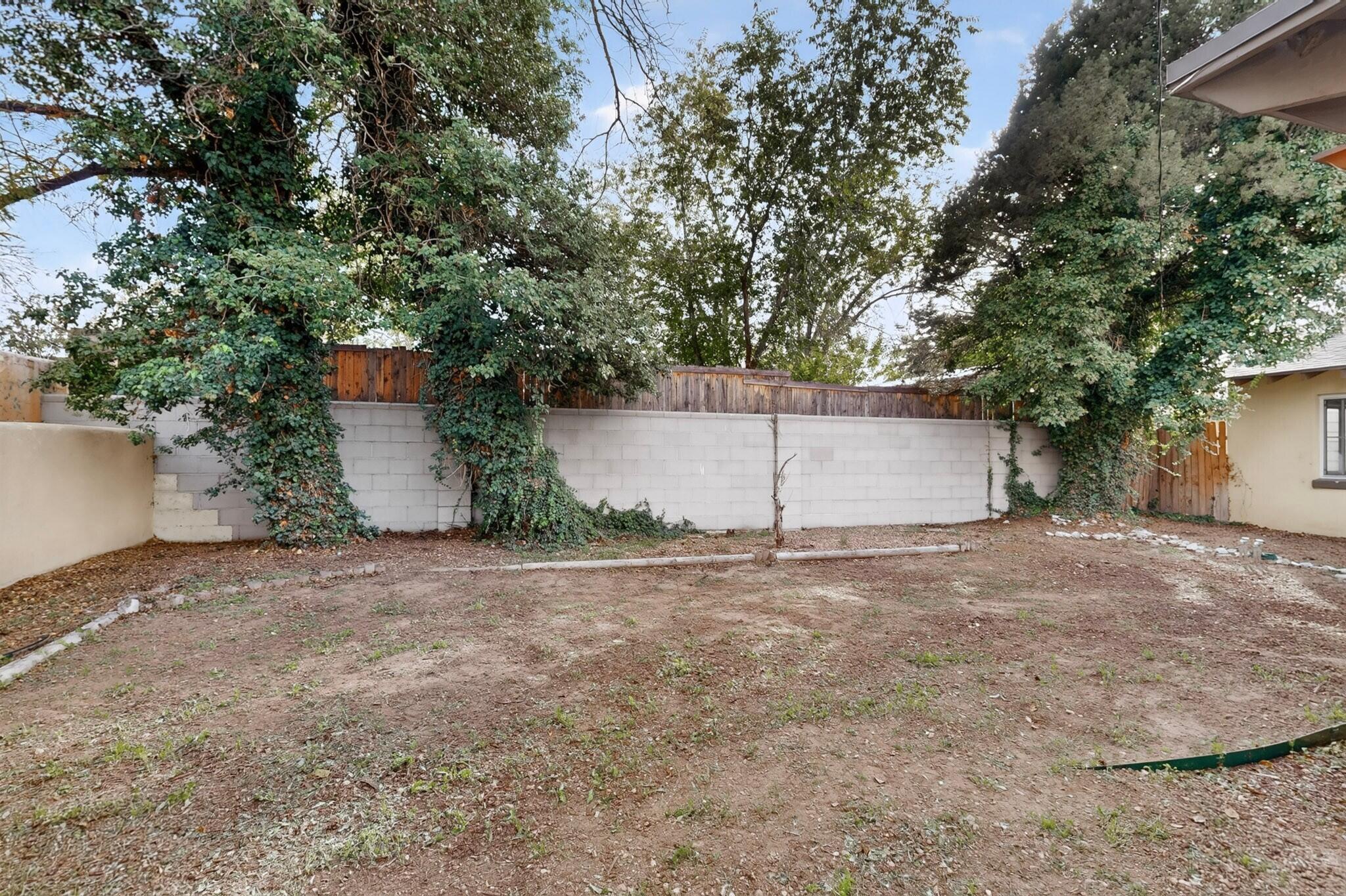 Photo 17 — 608 Amherst Drive SE