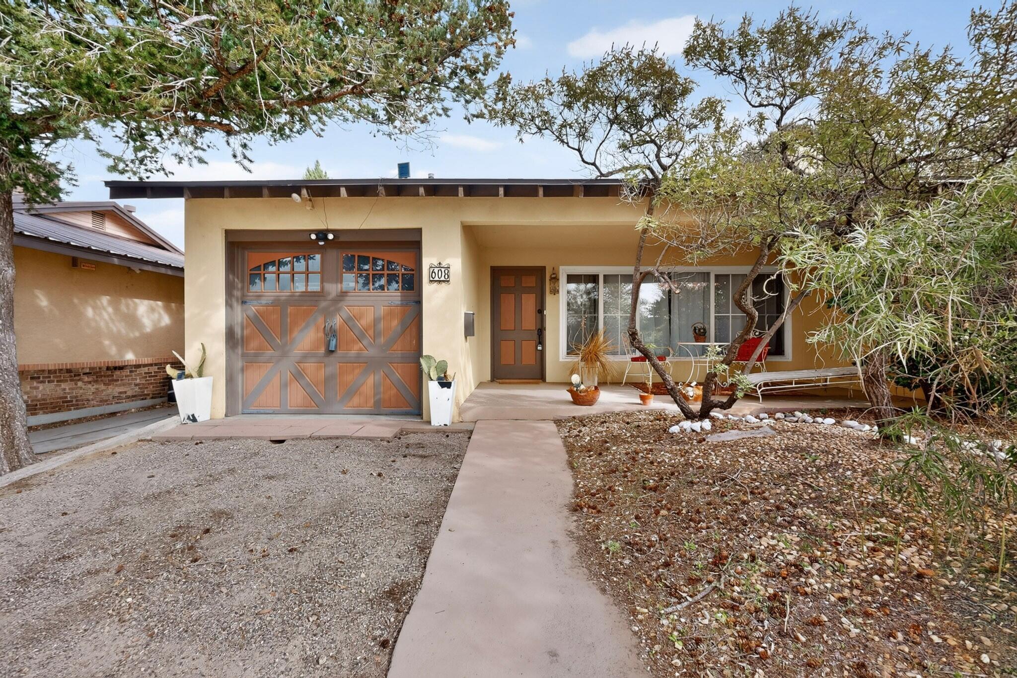 Photo 18 — 608 Amherst Drive SE