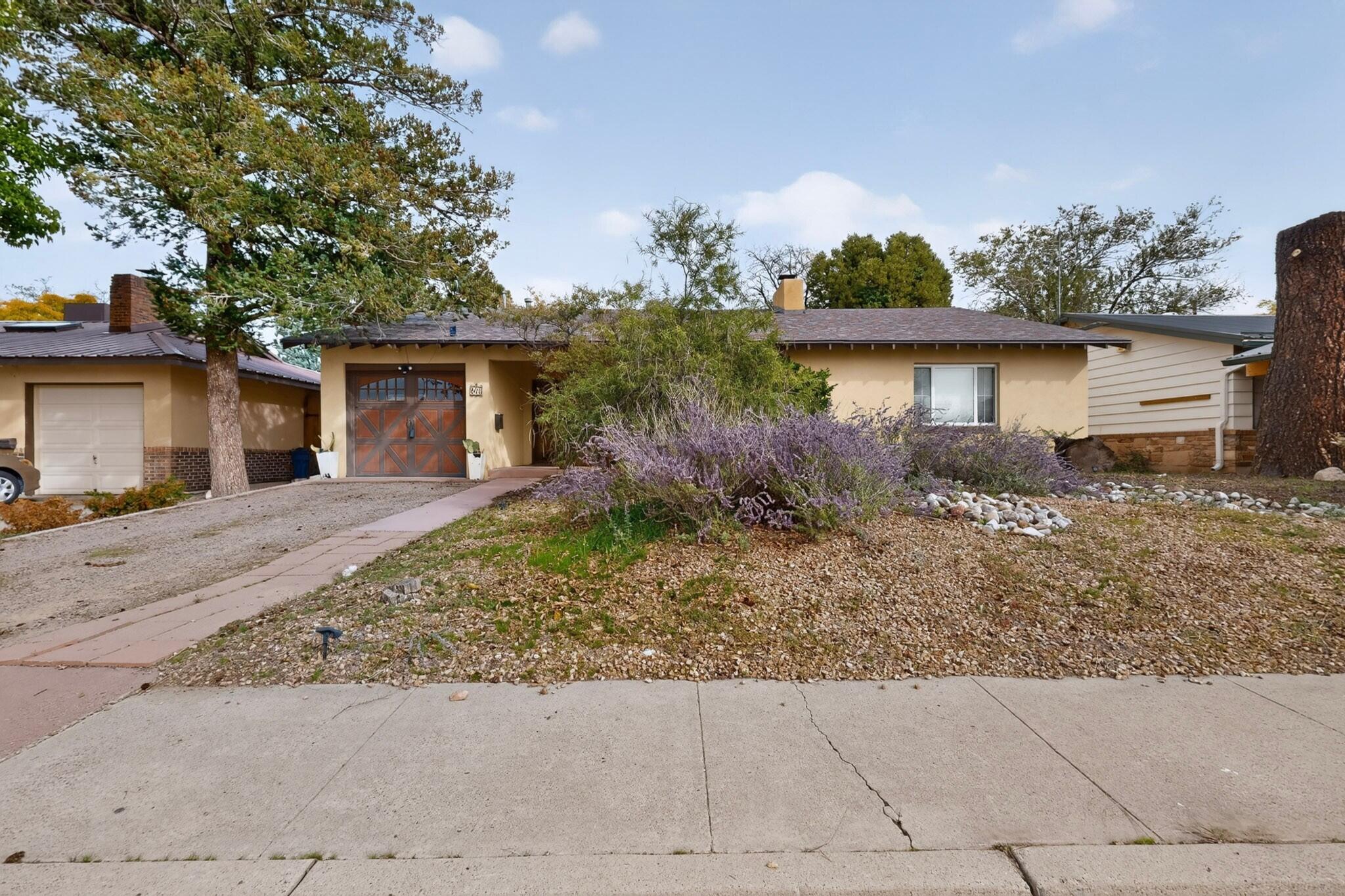 Photo 3 — 608 Amherst Drive SE