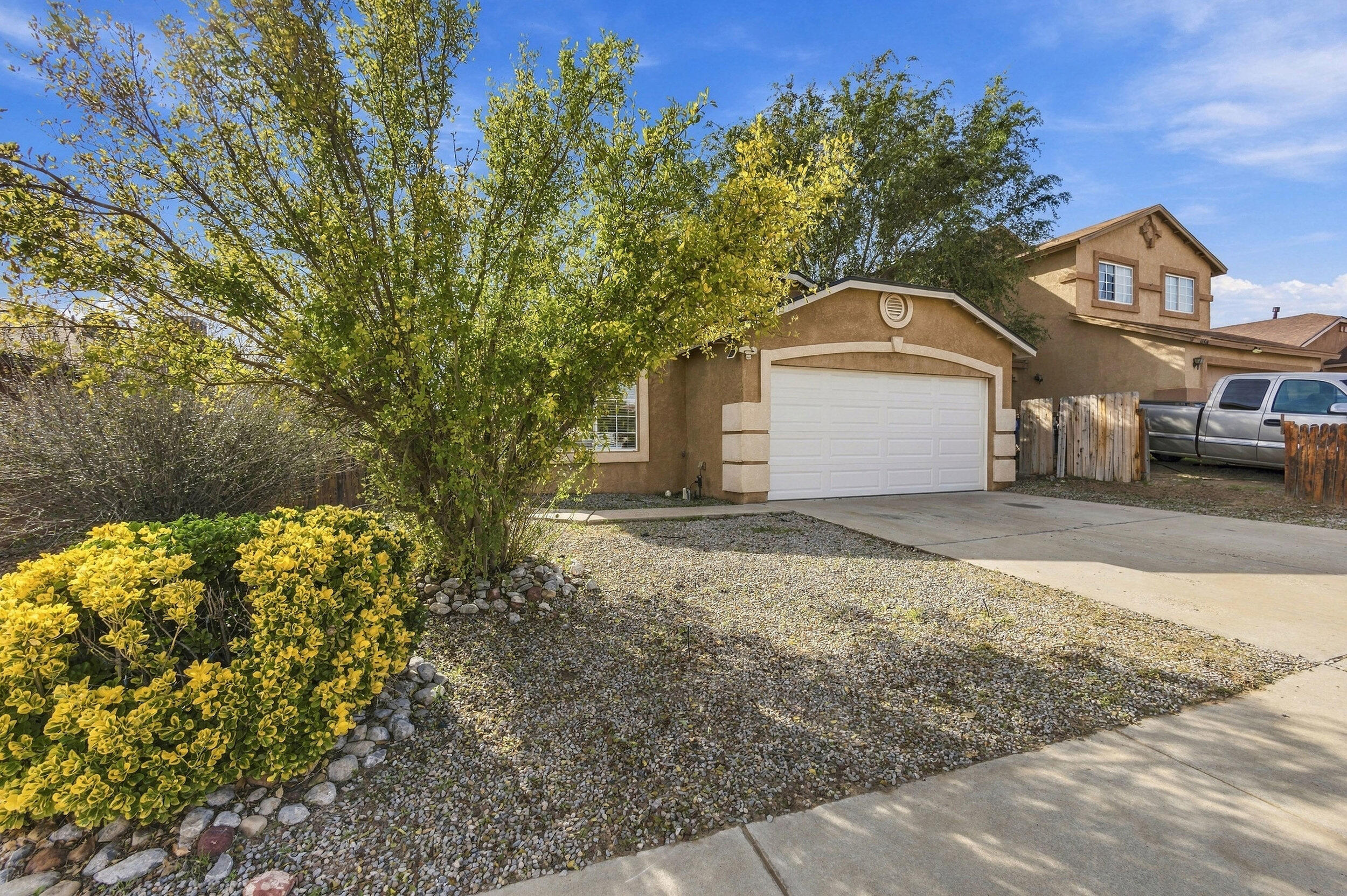 10404 Secret Oasis Avenue SW, Albuquerque, NM 87121