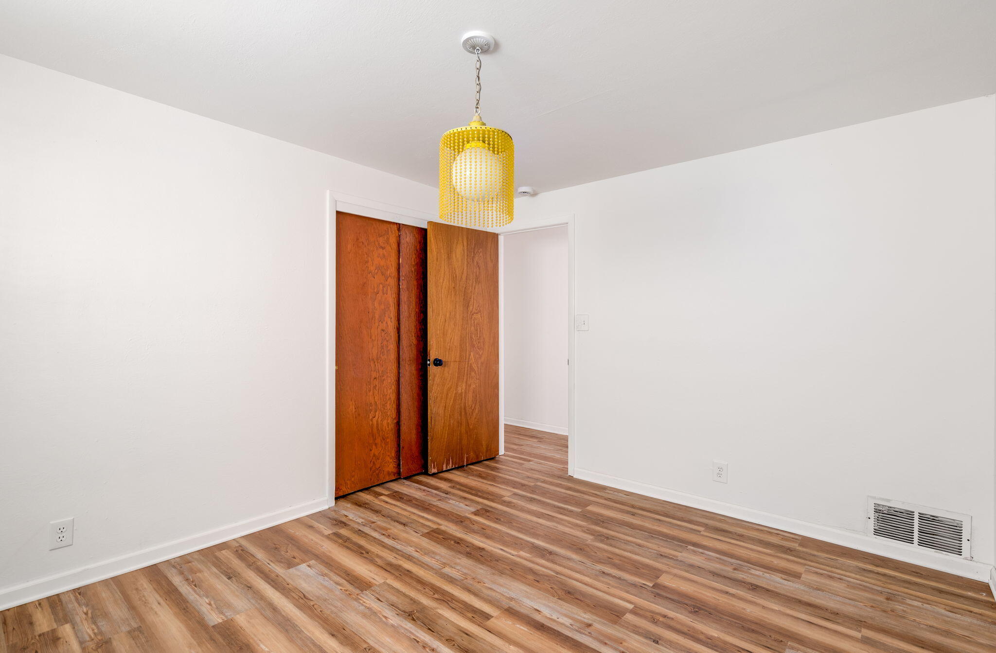 Photo 9 — 3212 De Vita Road SW