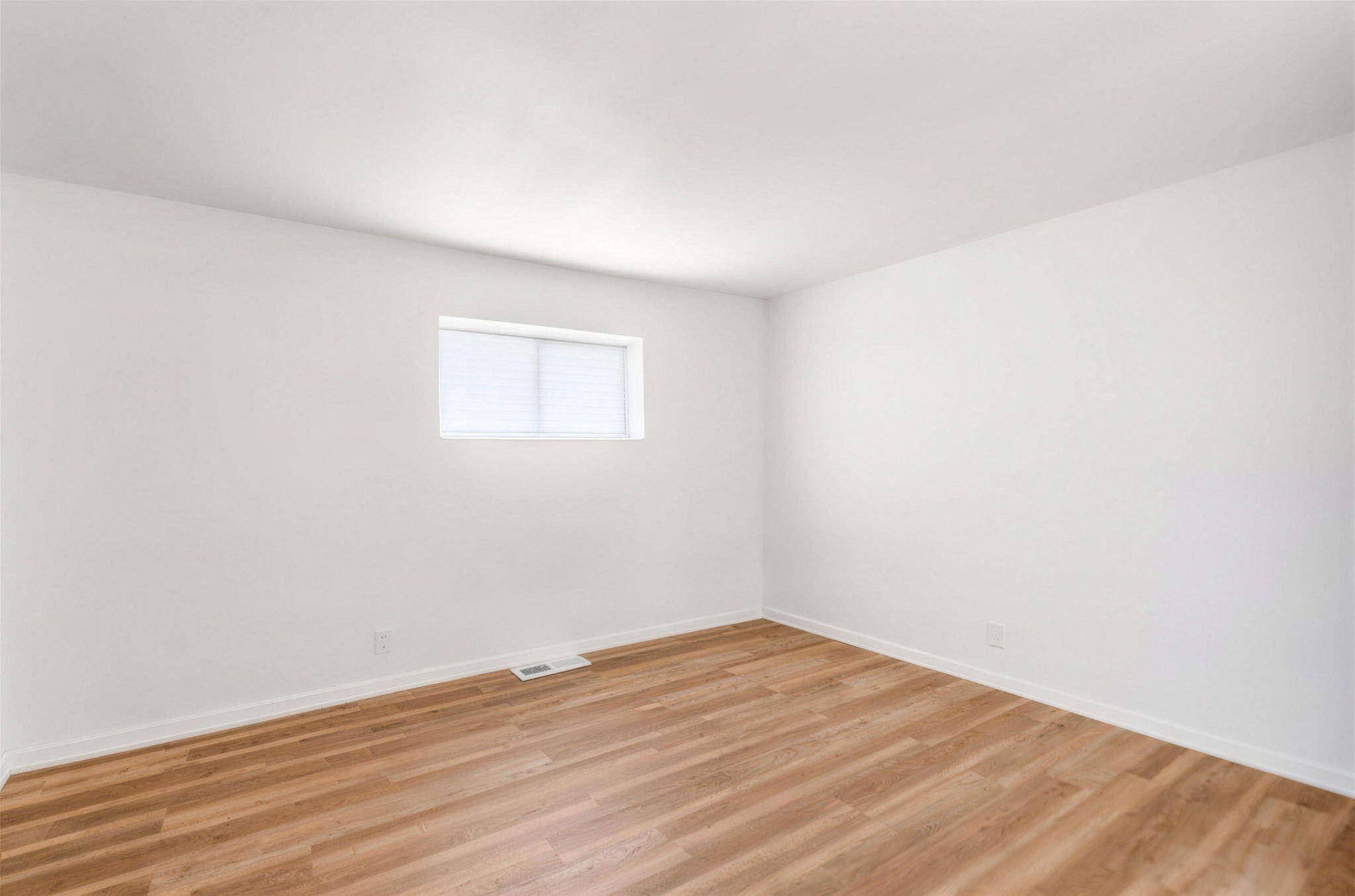 Photo 8 — 3212 De Vita Road SW