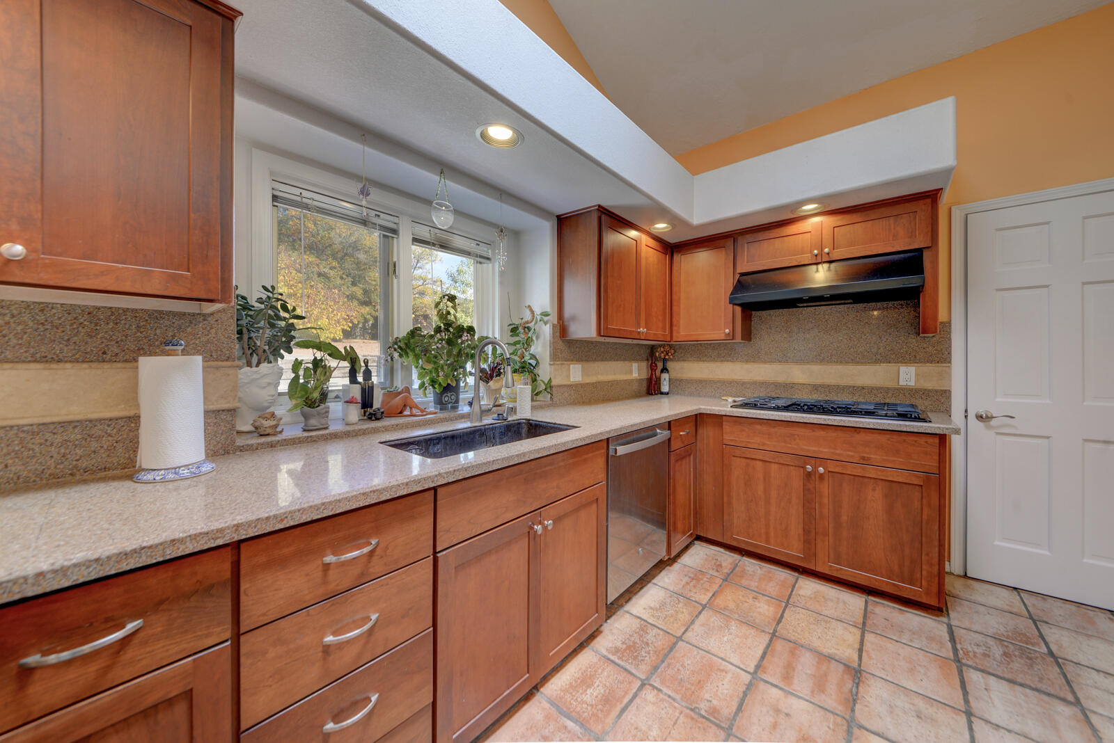 Photo 8 — 13413 Pinnacle Court NE
