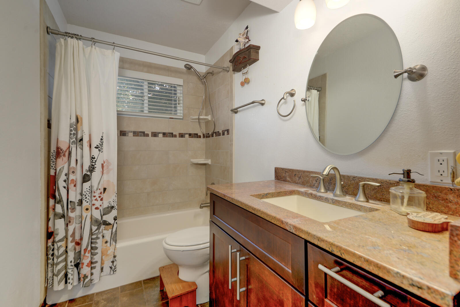 Photo 13 — 13413 Pinnacle Court NE