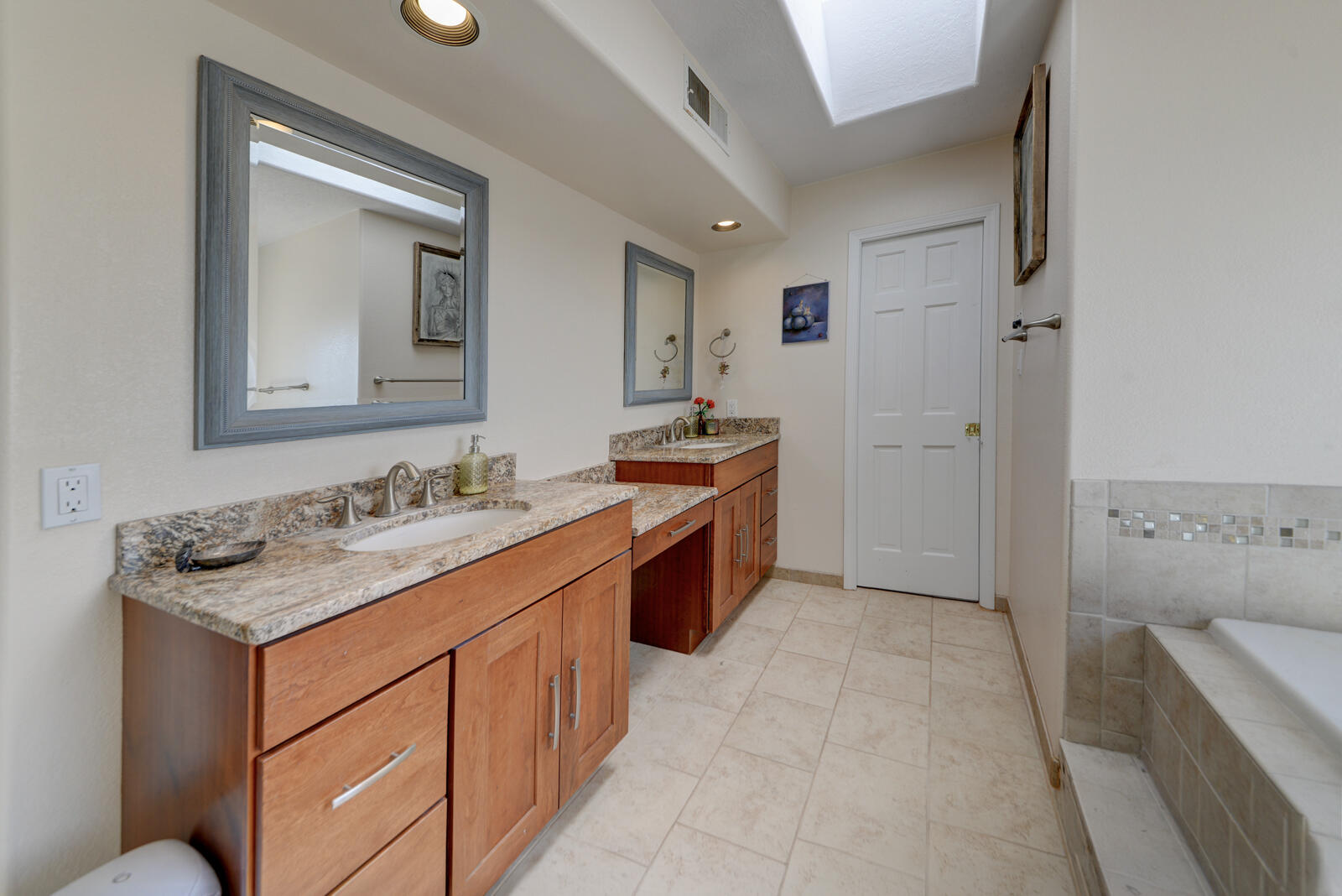 Photo 18 — 13413 Pinnacle Court NE