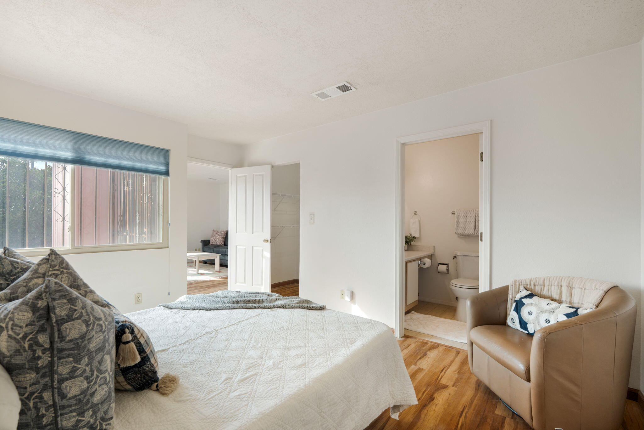 Photo 8 — 1616 Debra Place NE