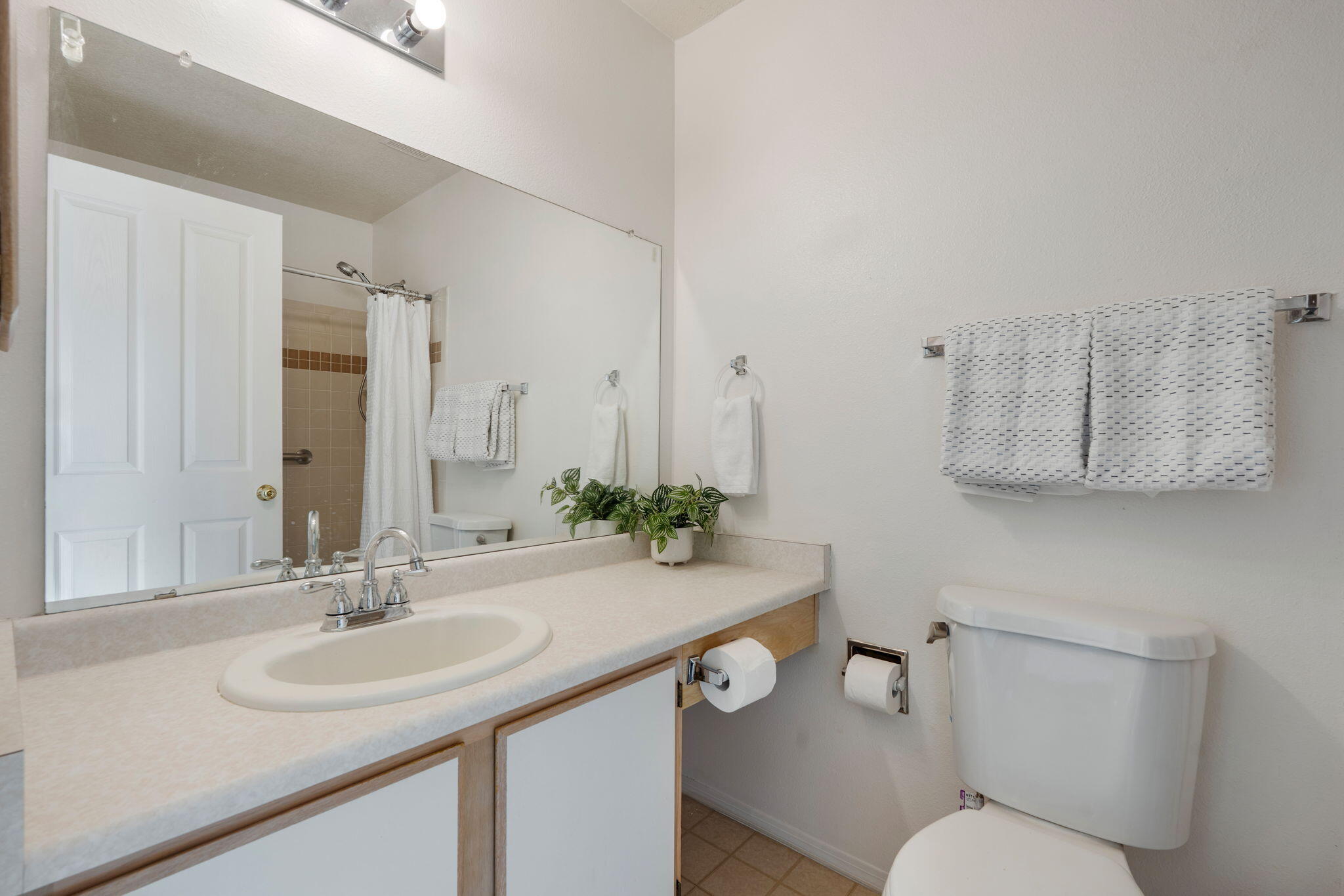 Photo 9 — 1616 Debra Place NE