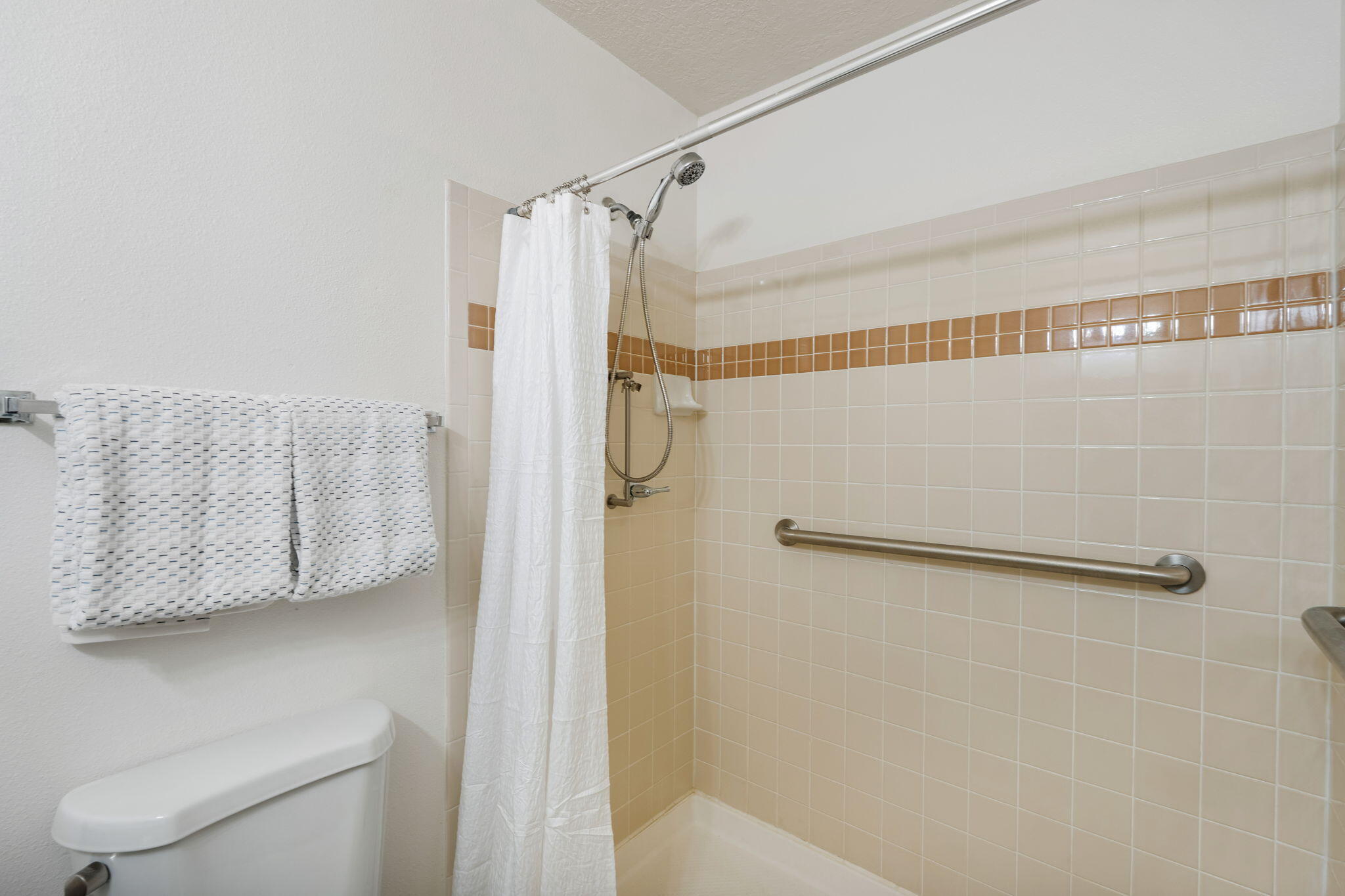 Photo 10 — 1616 Debra Place NE
