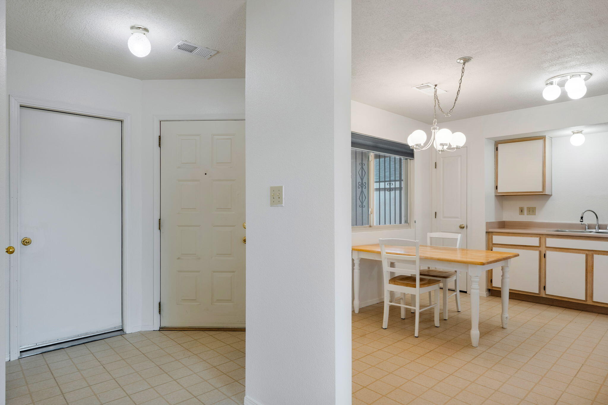 Photo 17 — 1616 Debra Place NE