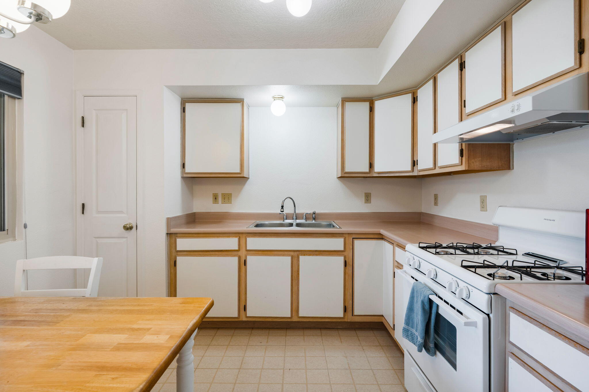 Photo 18 — 1616 Debra Place NE
