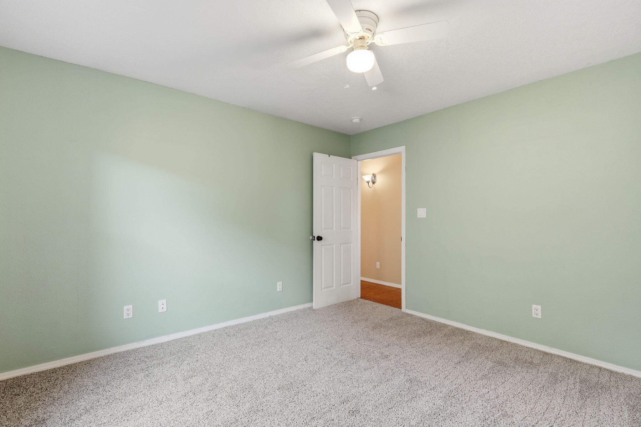 Photo 14 — 3202 May Circle SE
