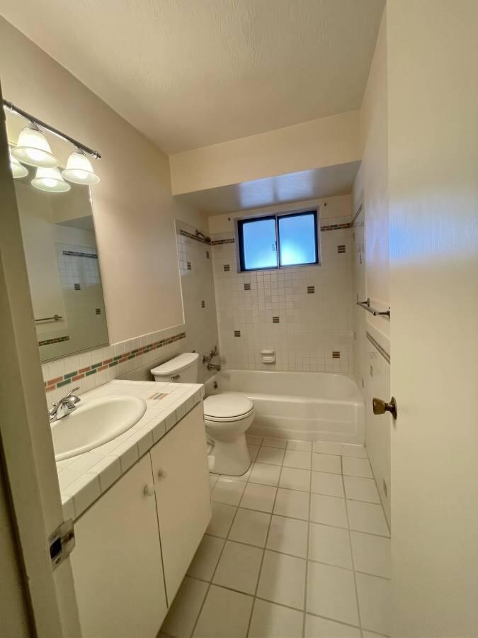 Photo 4 — 8920 Gutierrez Road NE