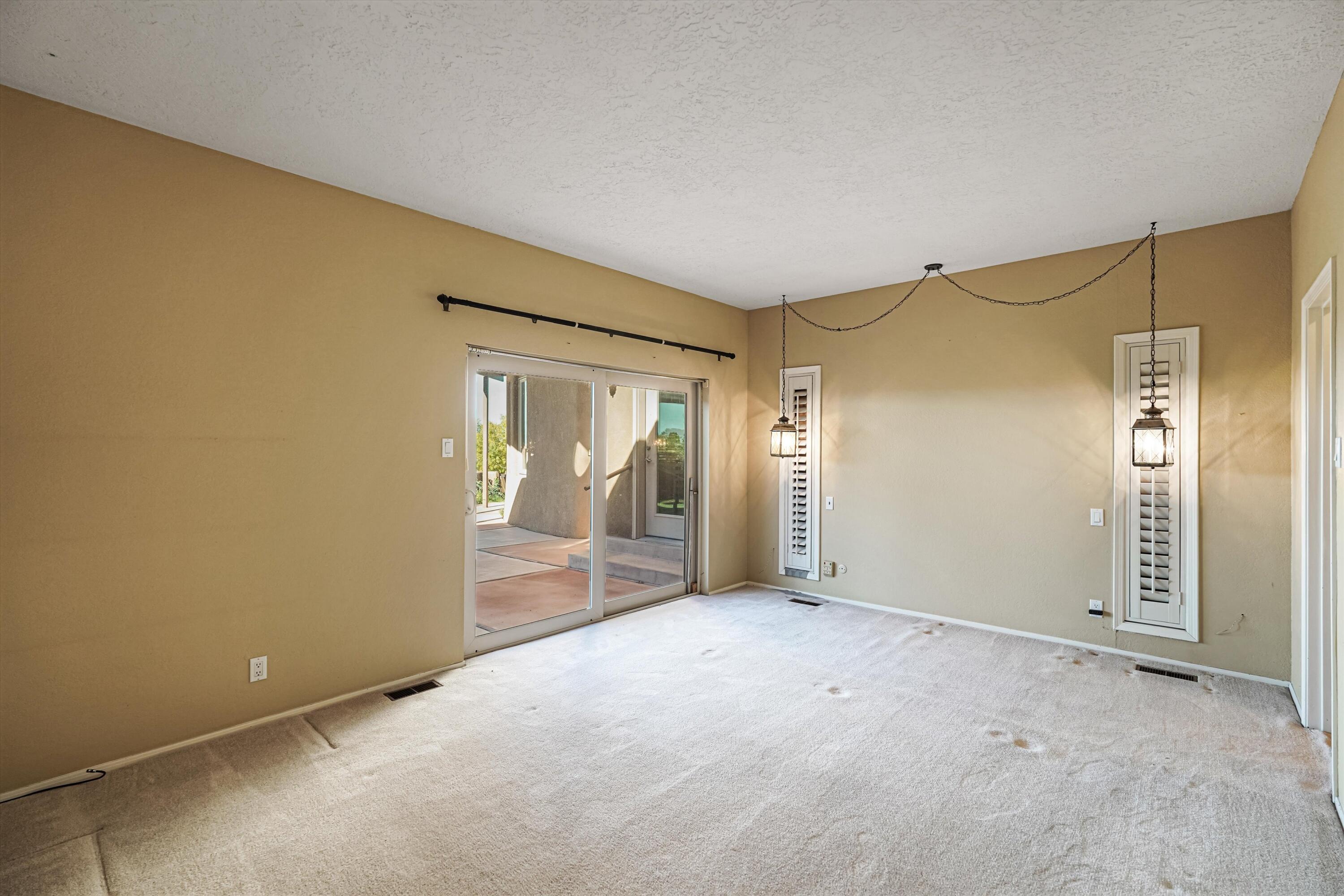 Photo 19 — 965 E Antelope Avenue NE