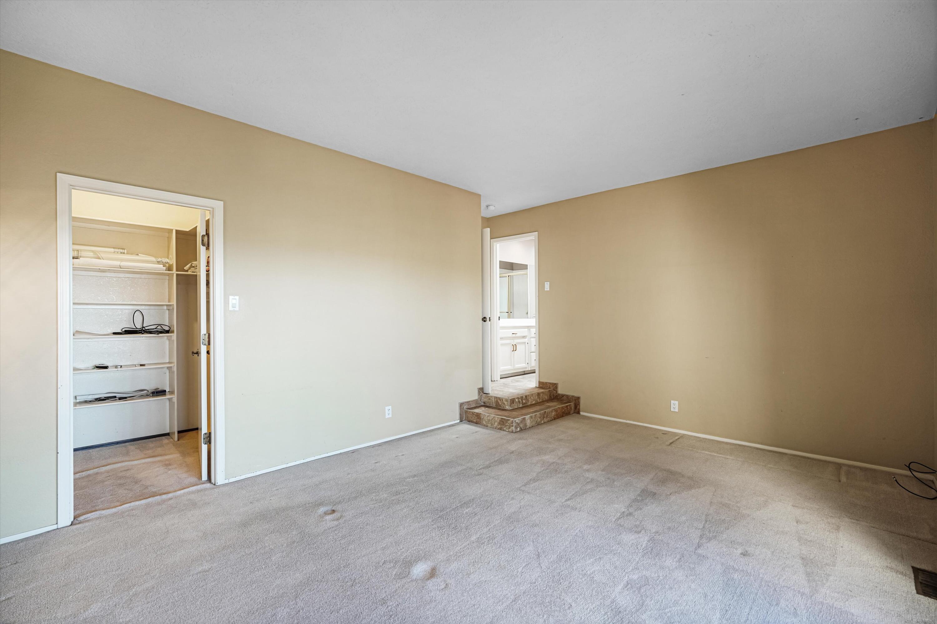 Photo 18 — 965 E Antelope Avenue NE