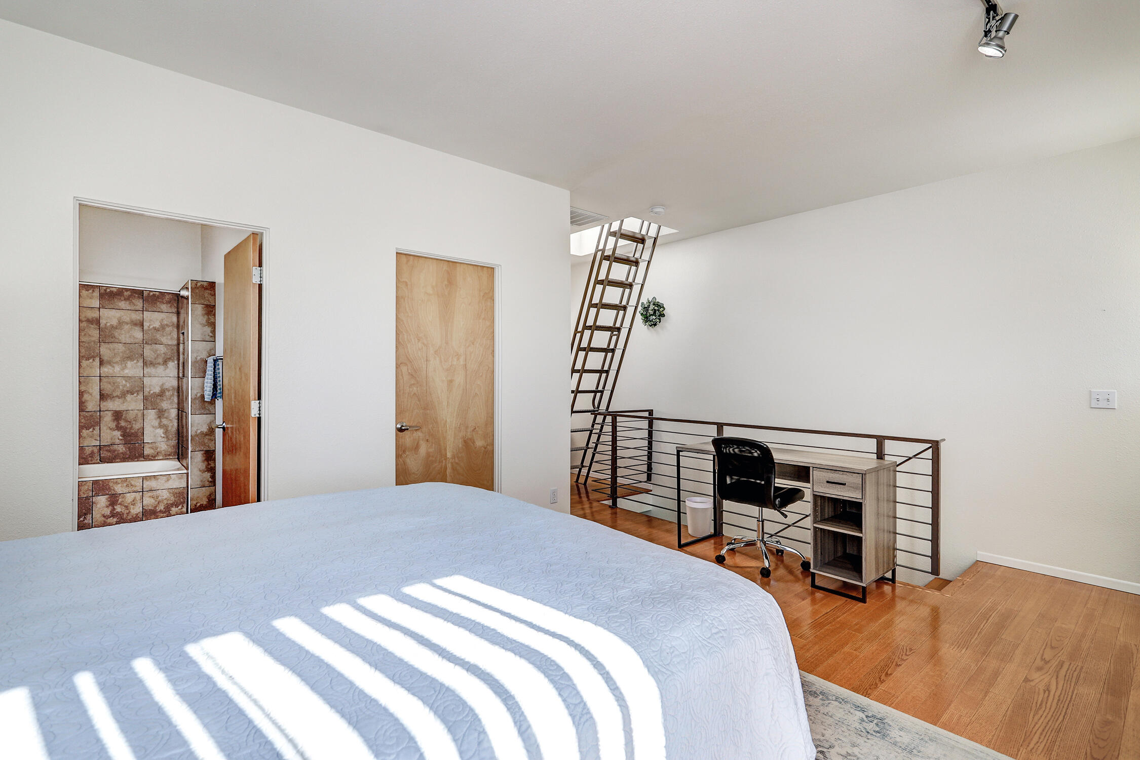 Photo 13 — 1101 Dr Martin Luther King Jr Avenue NE APT 3