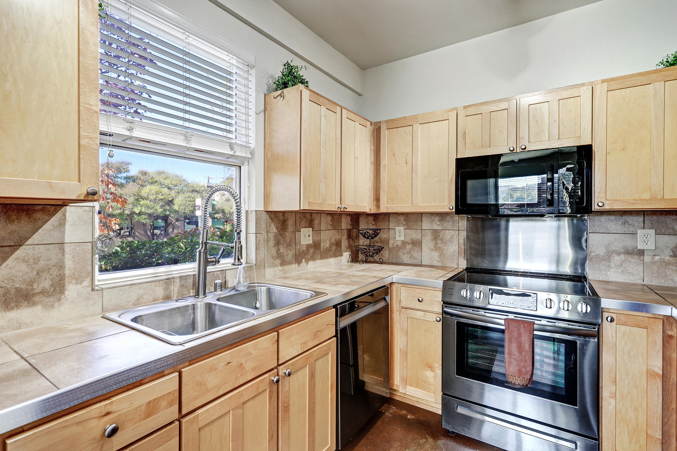 Photo 18 — 1101 Dr Martin Luther King Jr Avenue NE APT 3