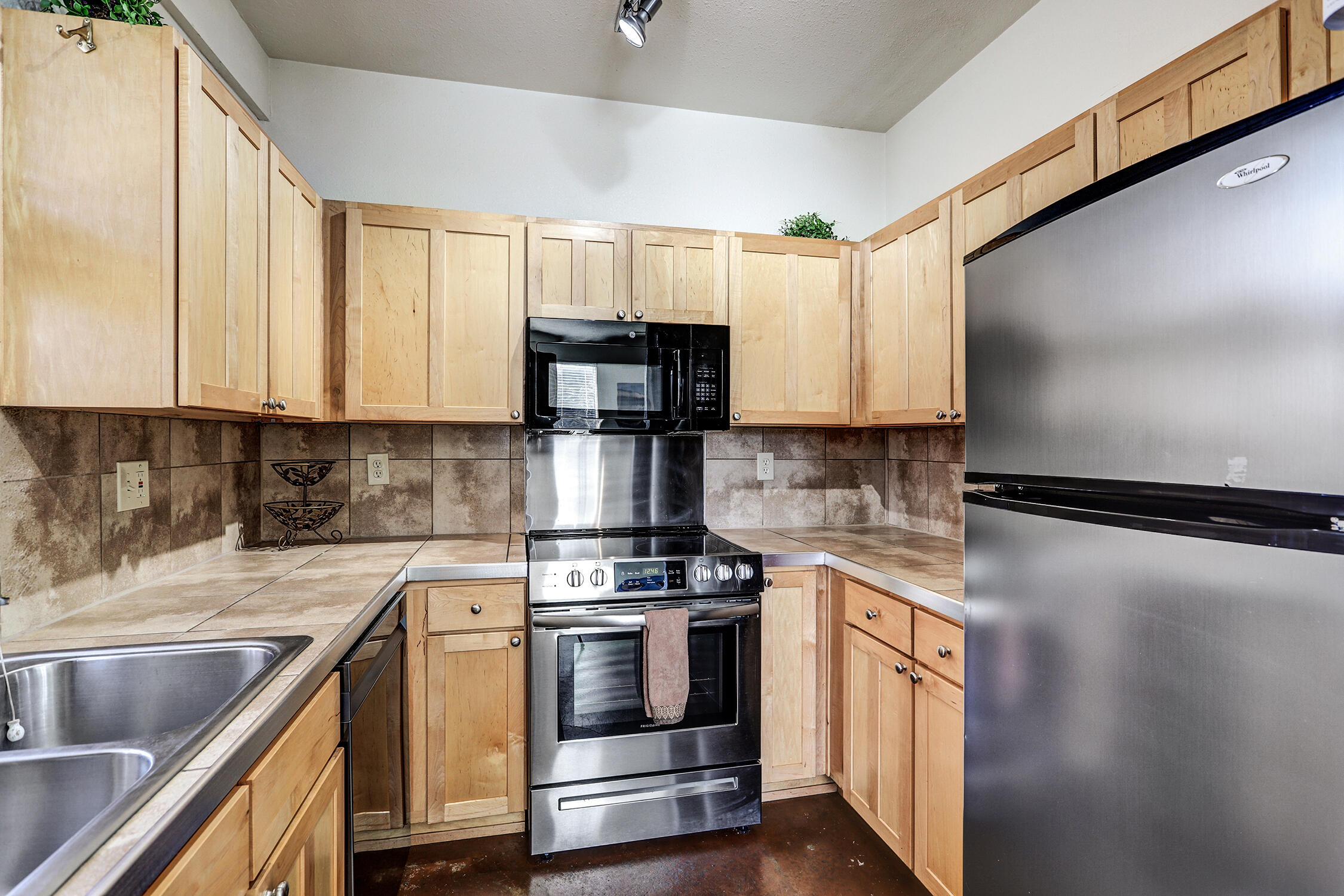 Photo 17 — 1101 Dr Martin Luther King Jr Avenue NE APT 3