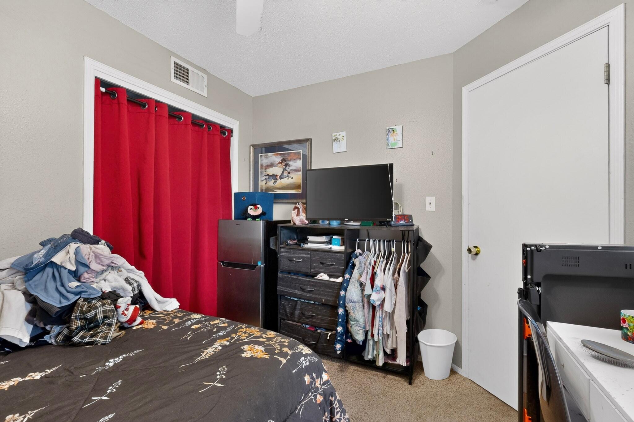 Photo 2 — 6523 Azuelo Avenue NW
