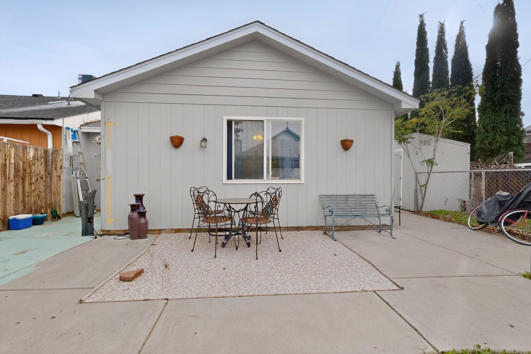 Photo 7 — 6523 Azuelo Avenue NW