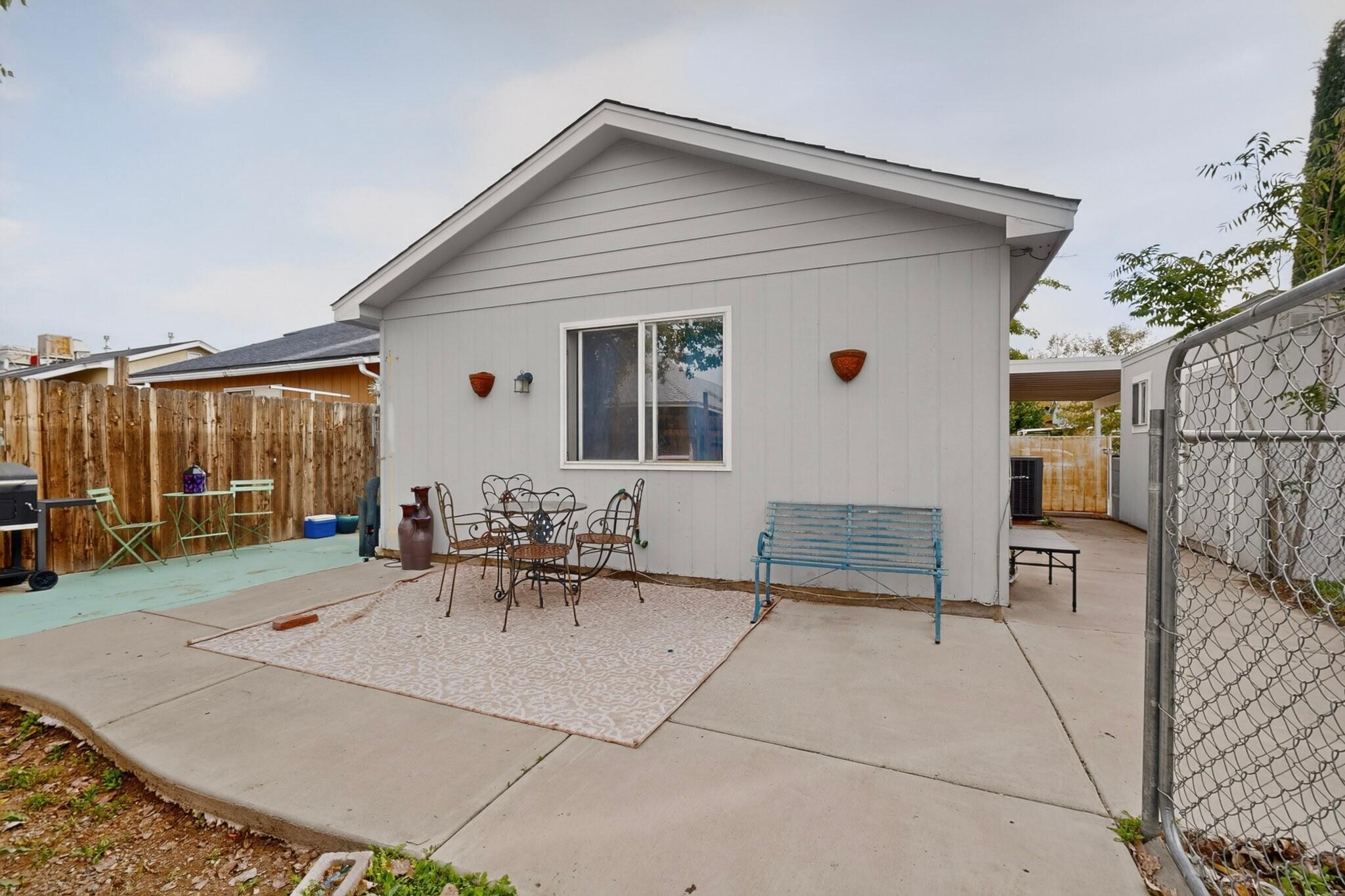 Photo 8 — 6523 Azuelo Avenue NW