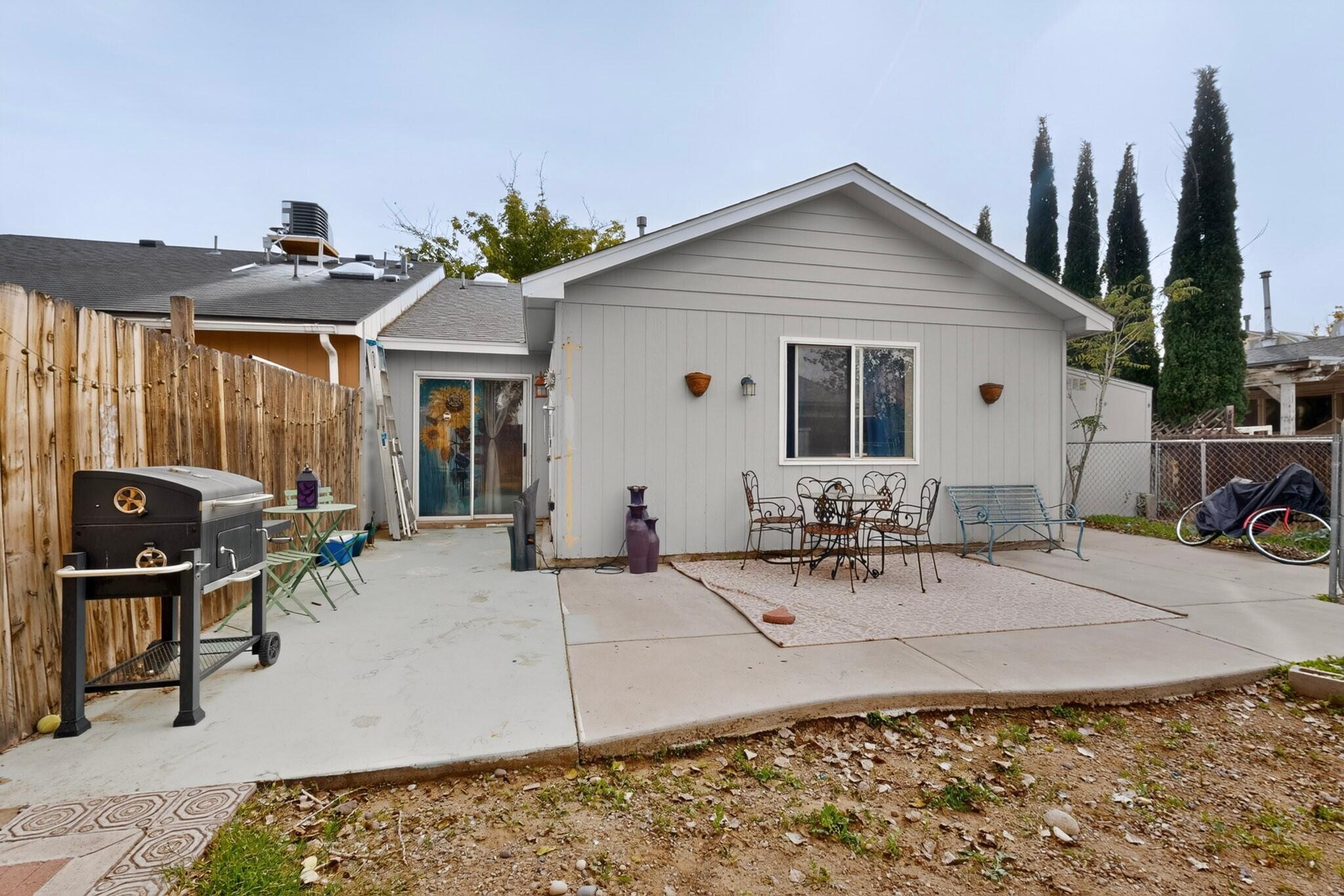 Photo 9 — 6523 Azuelo Avenue NW