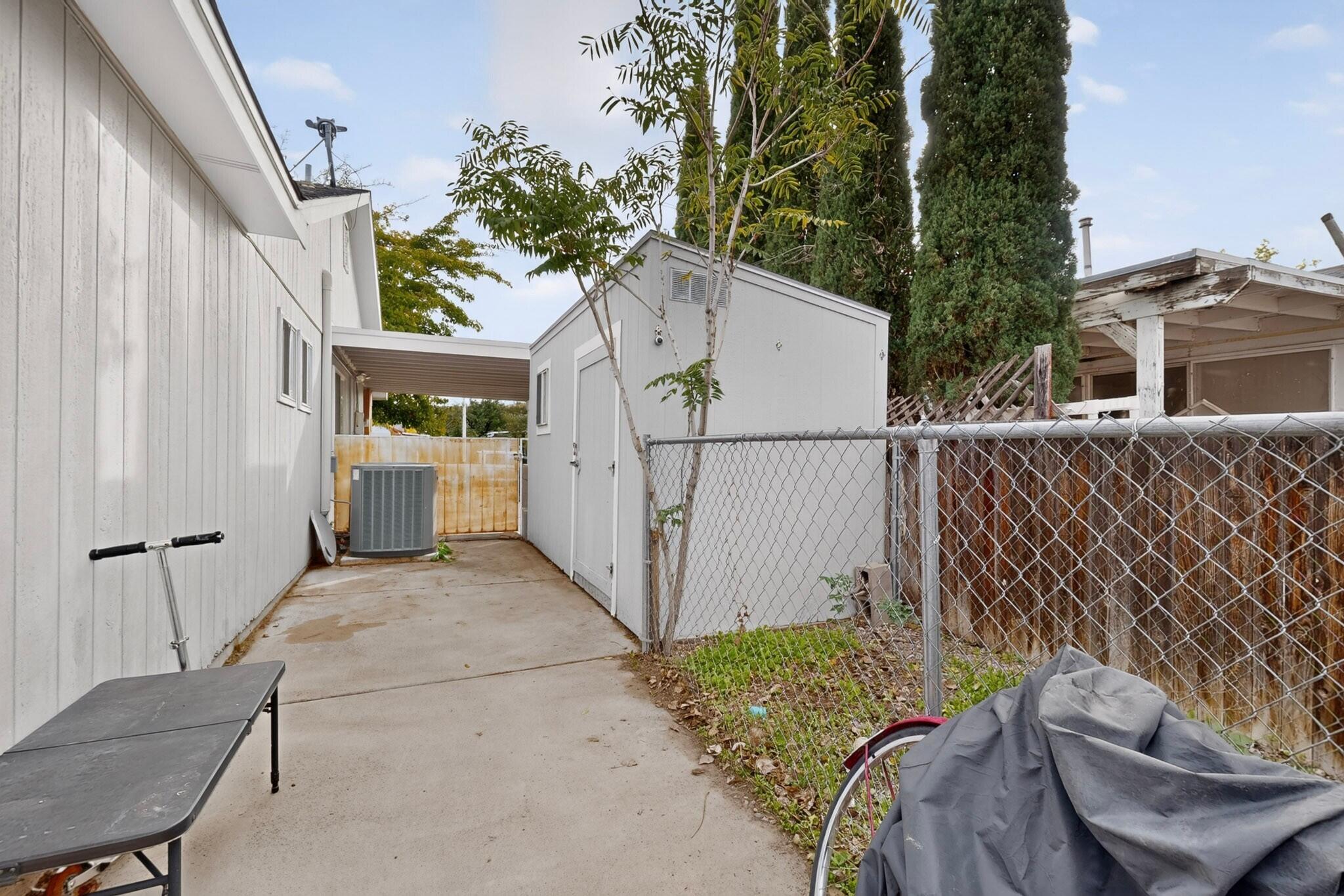 Photo 10 — 6523 Azuelo Avenue NW