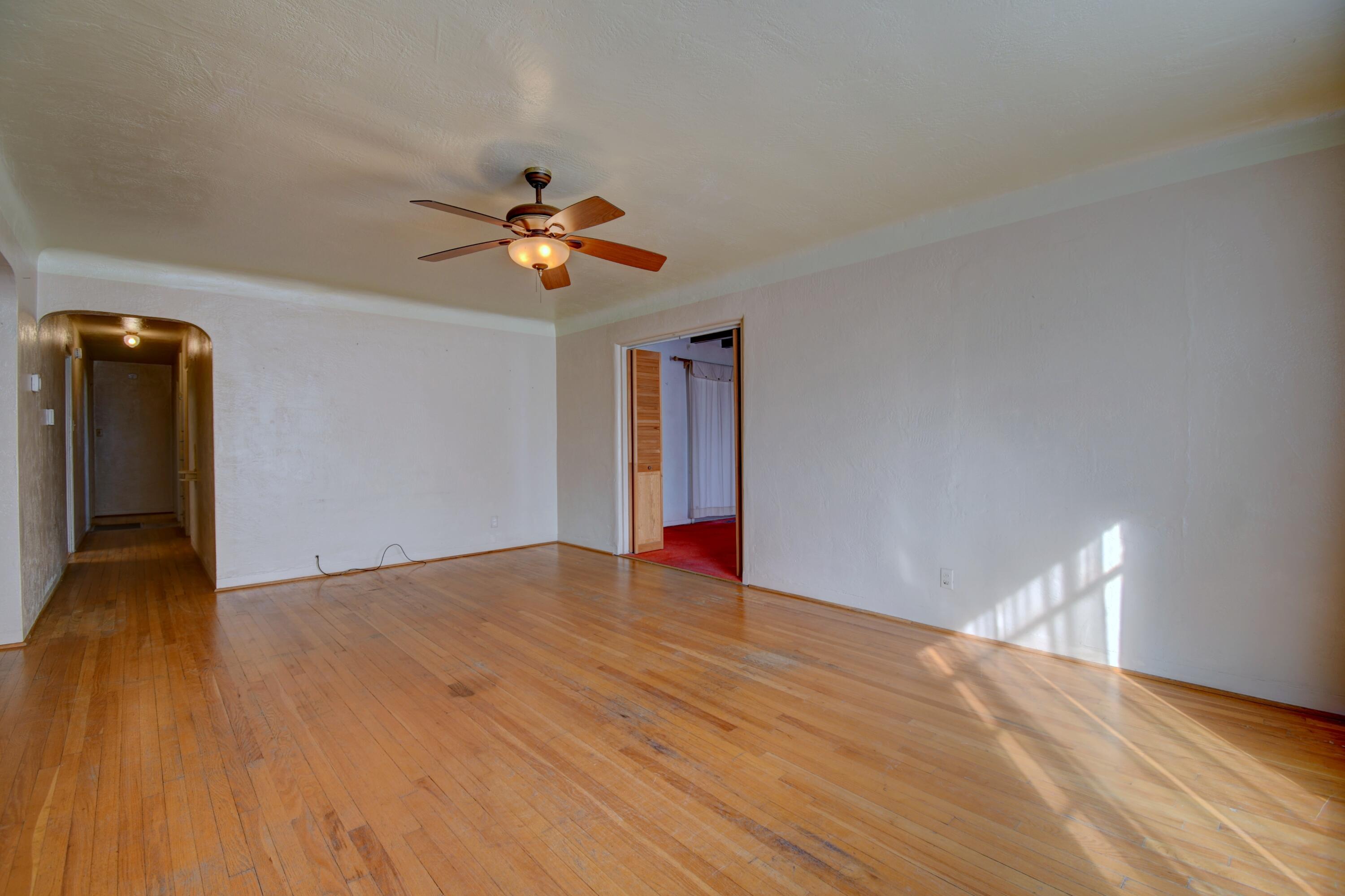 Photo 3 — 505 Bryn Mawr Drive SE