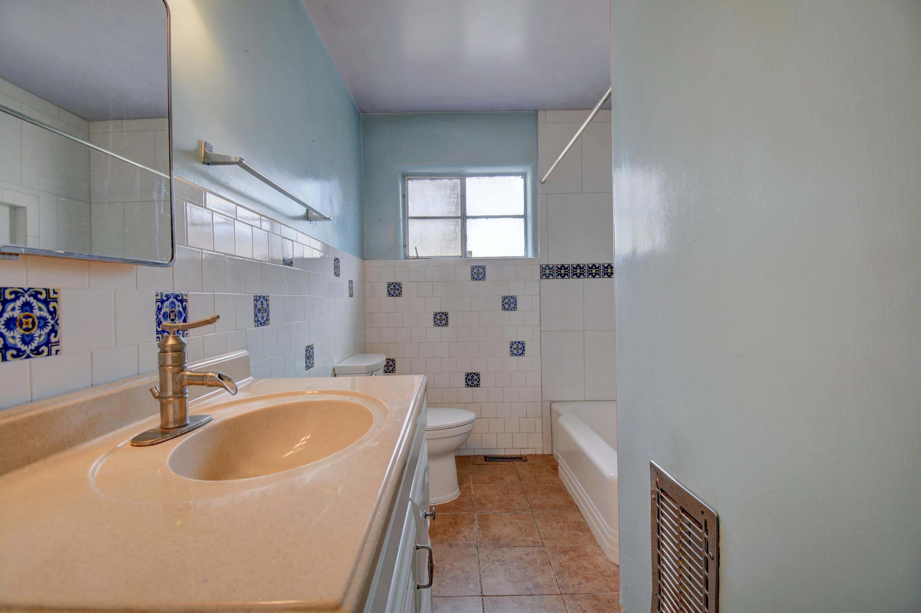 Photo 4 — 505 Bryn Mawr Drive SE