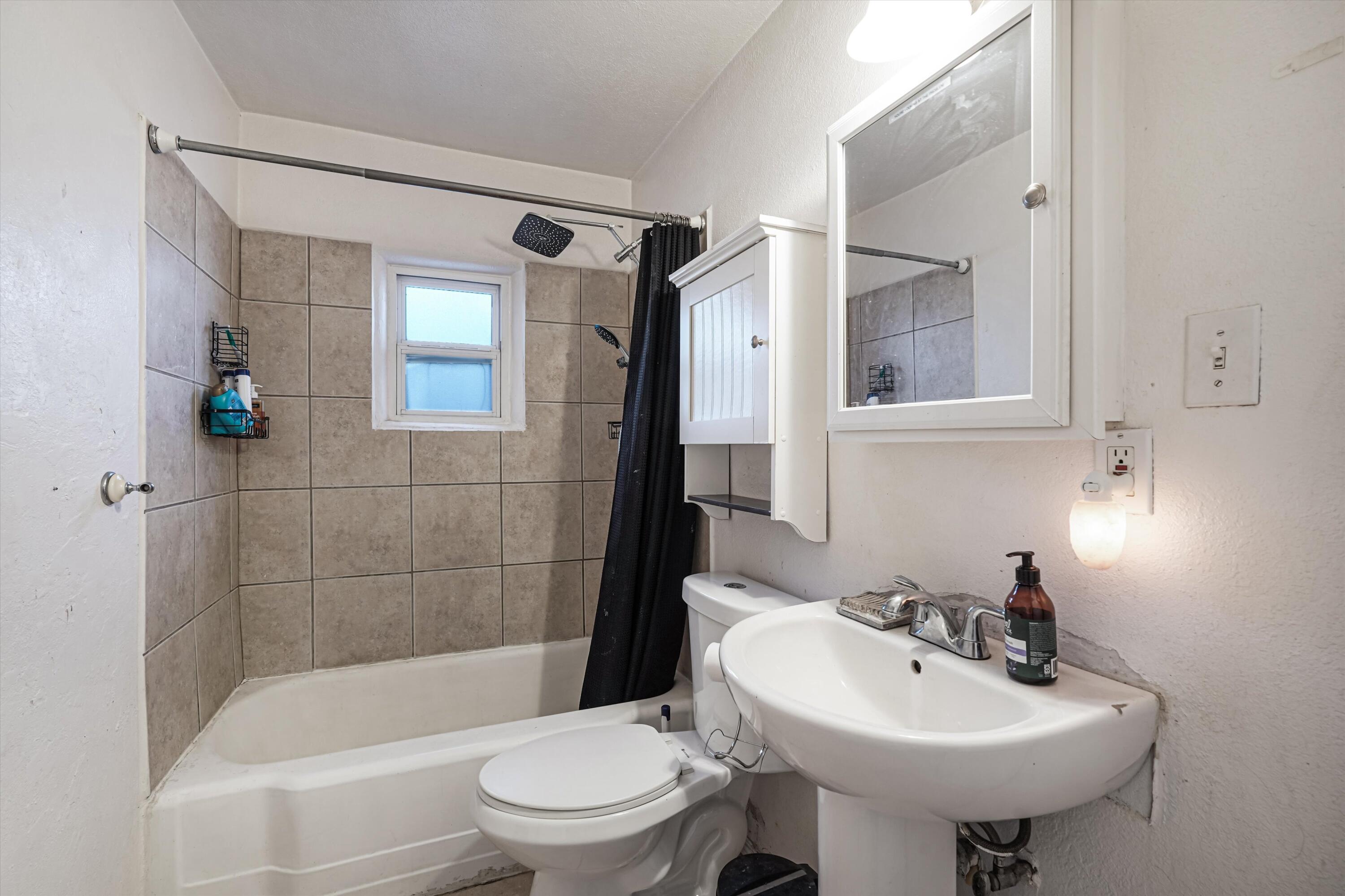 Photo 3 — 241 Cagua Drive NE