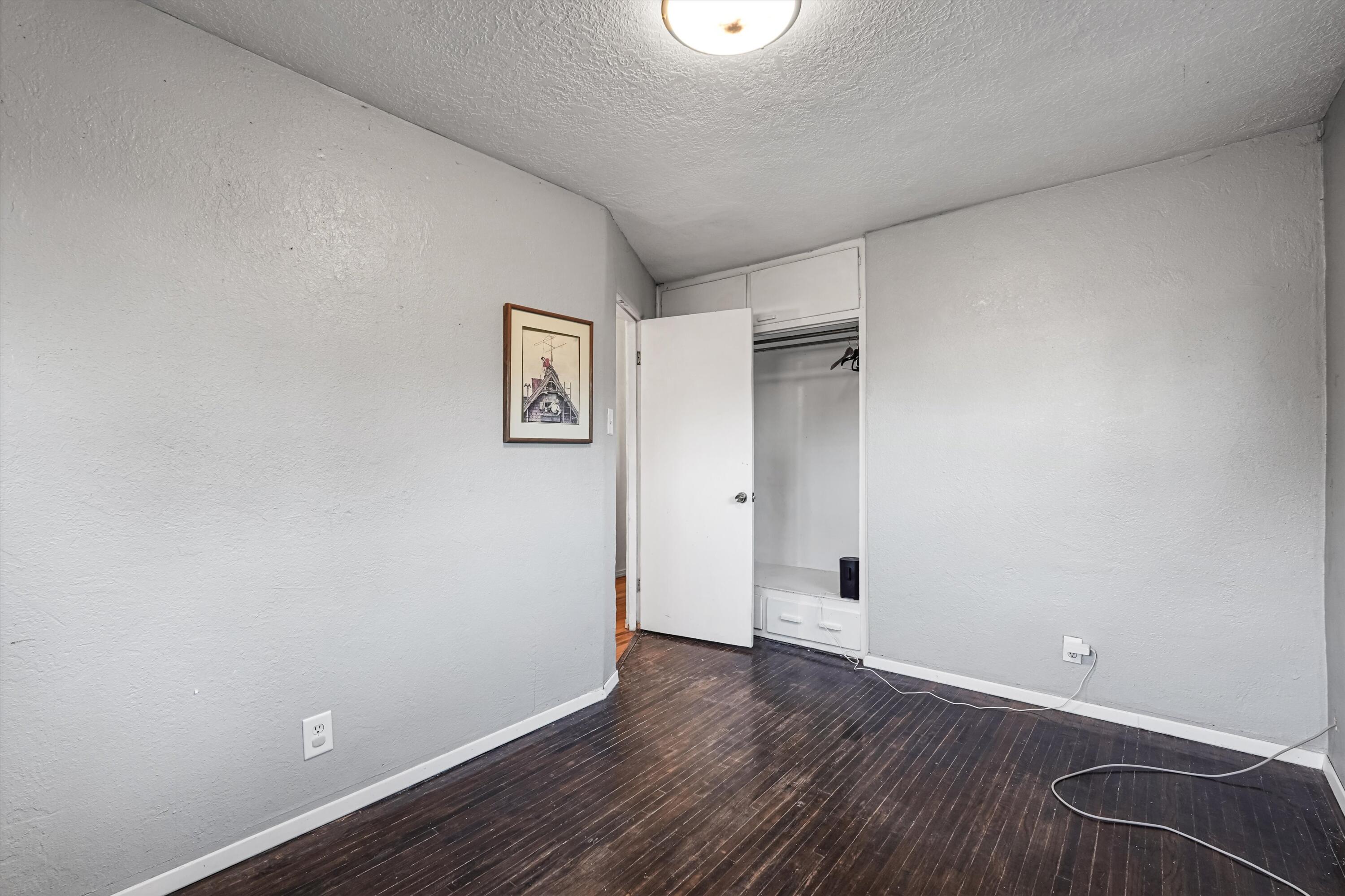 Photo 5 — 241 Cagua Drive NE