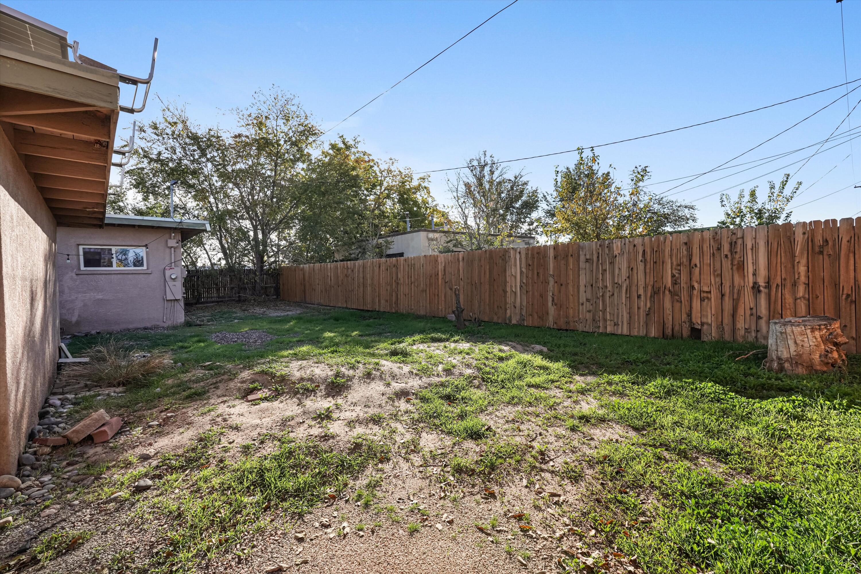Photo 10 — 241 Cagua Drive NE