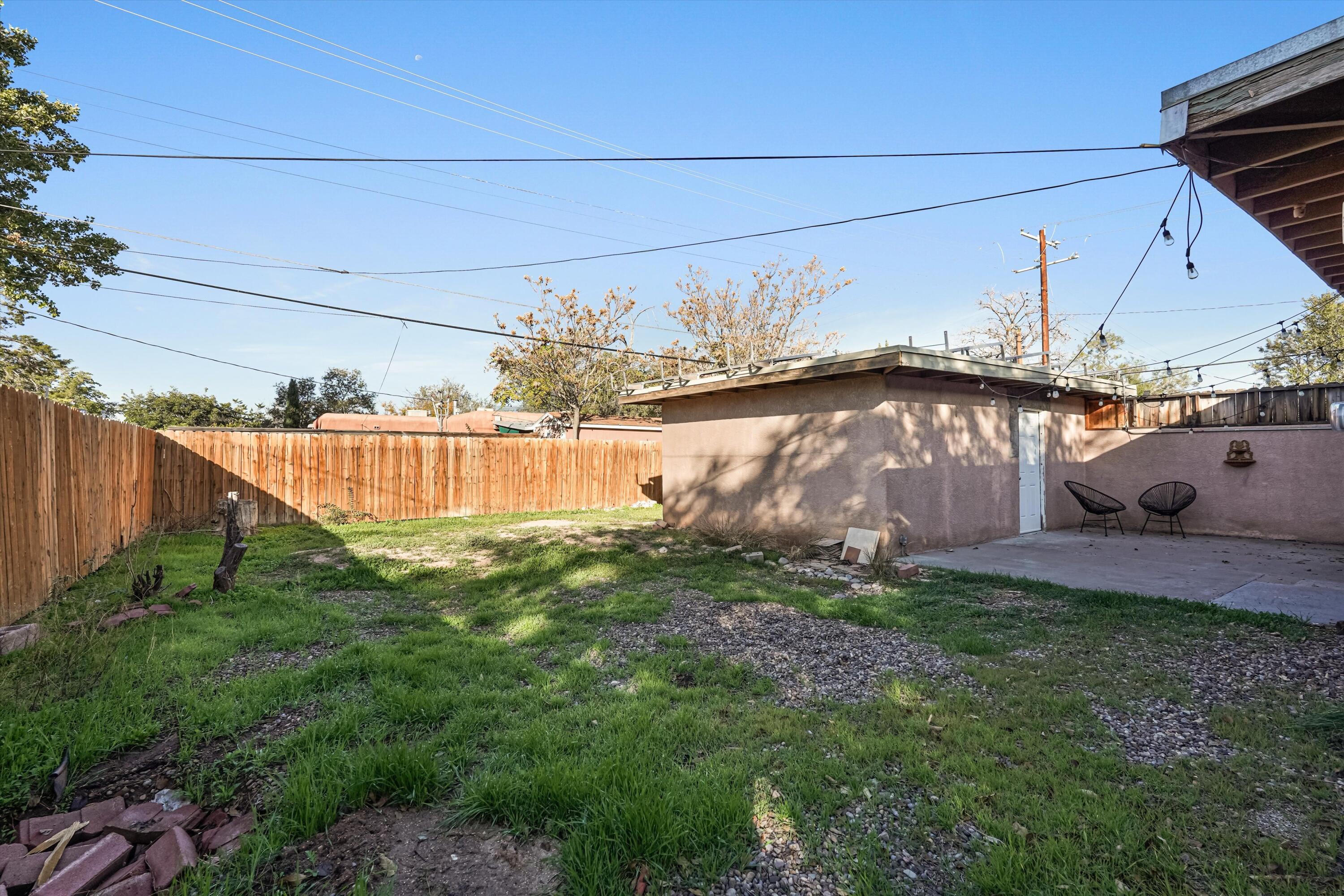 Photo 11 — 241 Cagua Drive NE